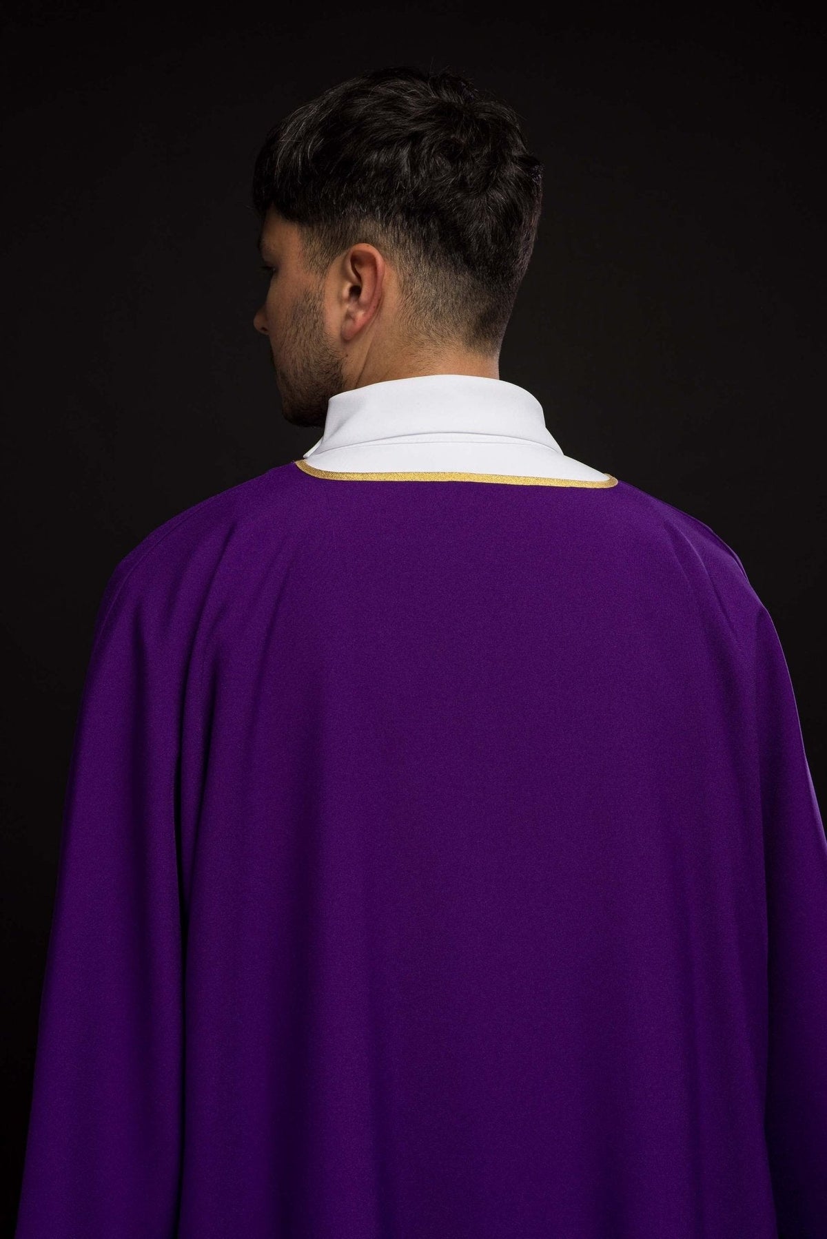 Dalmatyka Liturgiczna Fioletowa ze Złotą Lamówką - Komplet ze Stułą - SZATYLITURGICZNE.PL