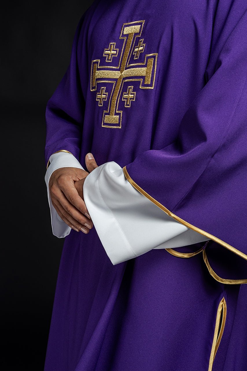 Dalmatyka Liturgiczna Fioletowa ze Złotym Krzyżem - Komplet ze Stułą - SZATYLITURGICZNE.PL