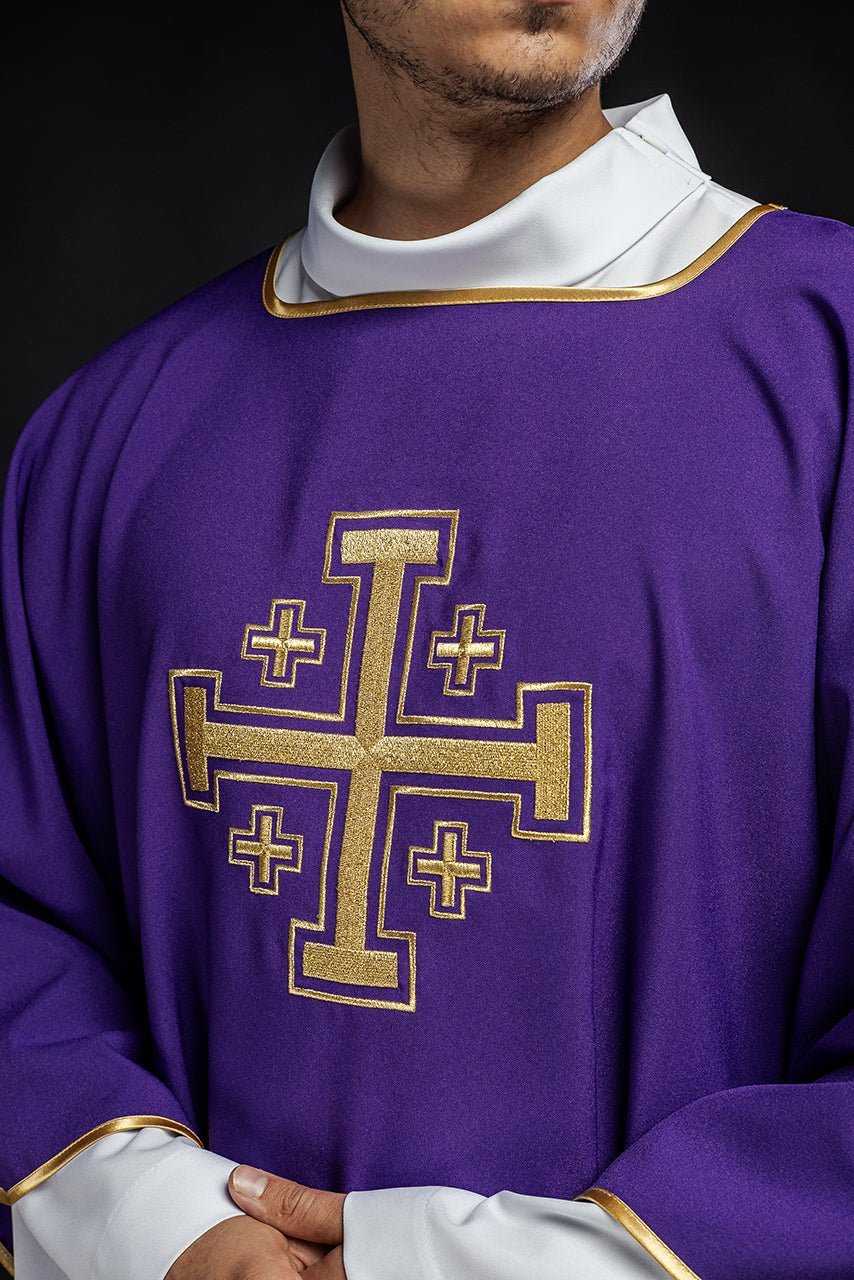 Dalmatyka Liturgiczna Fioletowa ze Złotym Krzyżem - Komplet ze Stułą - SZATYLITURGICZNE.PL