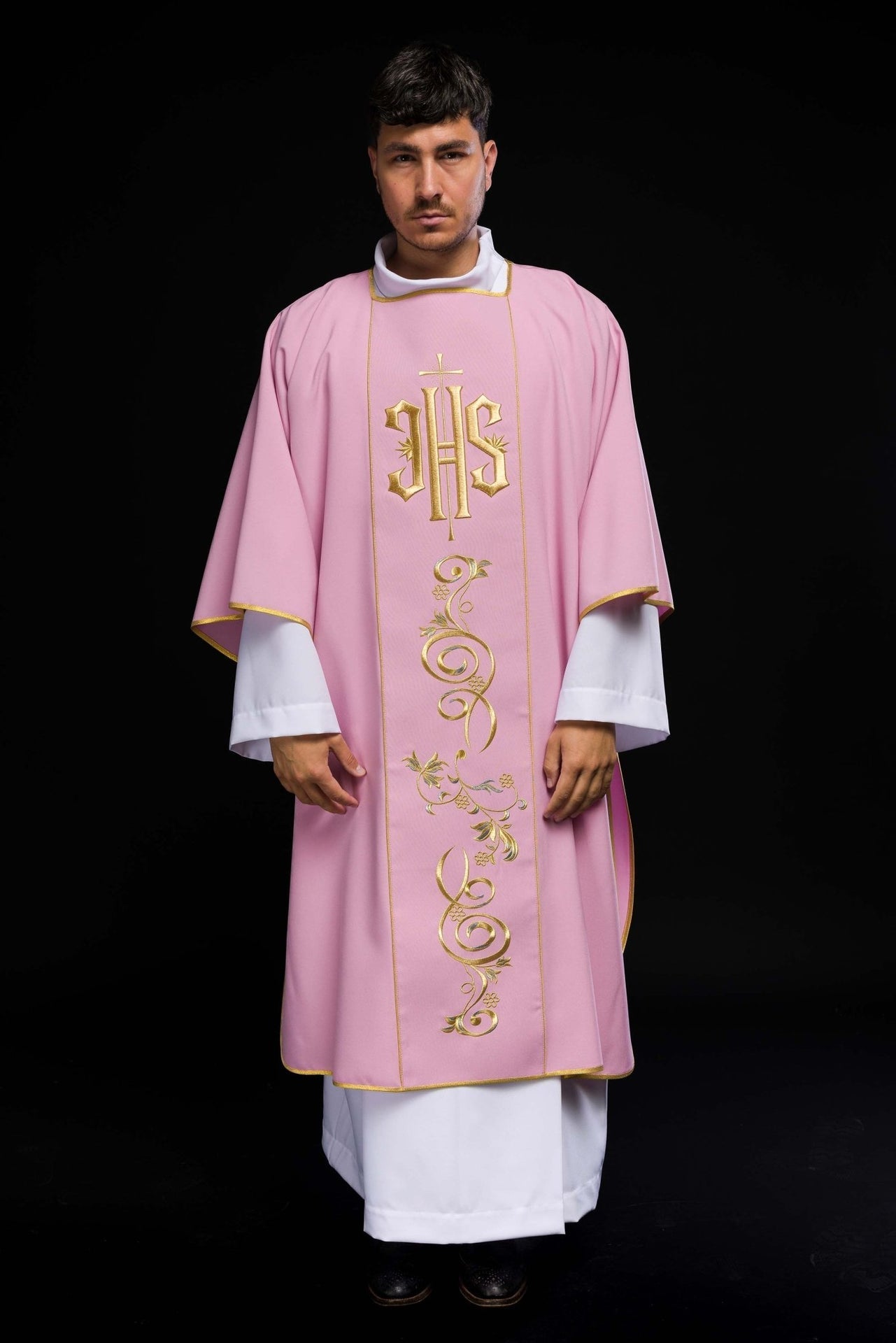 Dalmatyka Liturgiczna Różowa z Haftem IHS - Stuła w Komplecie - SZATYLITURGICZNE.PL