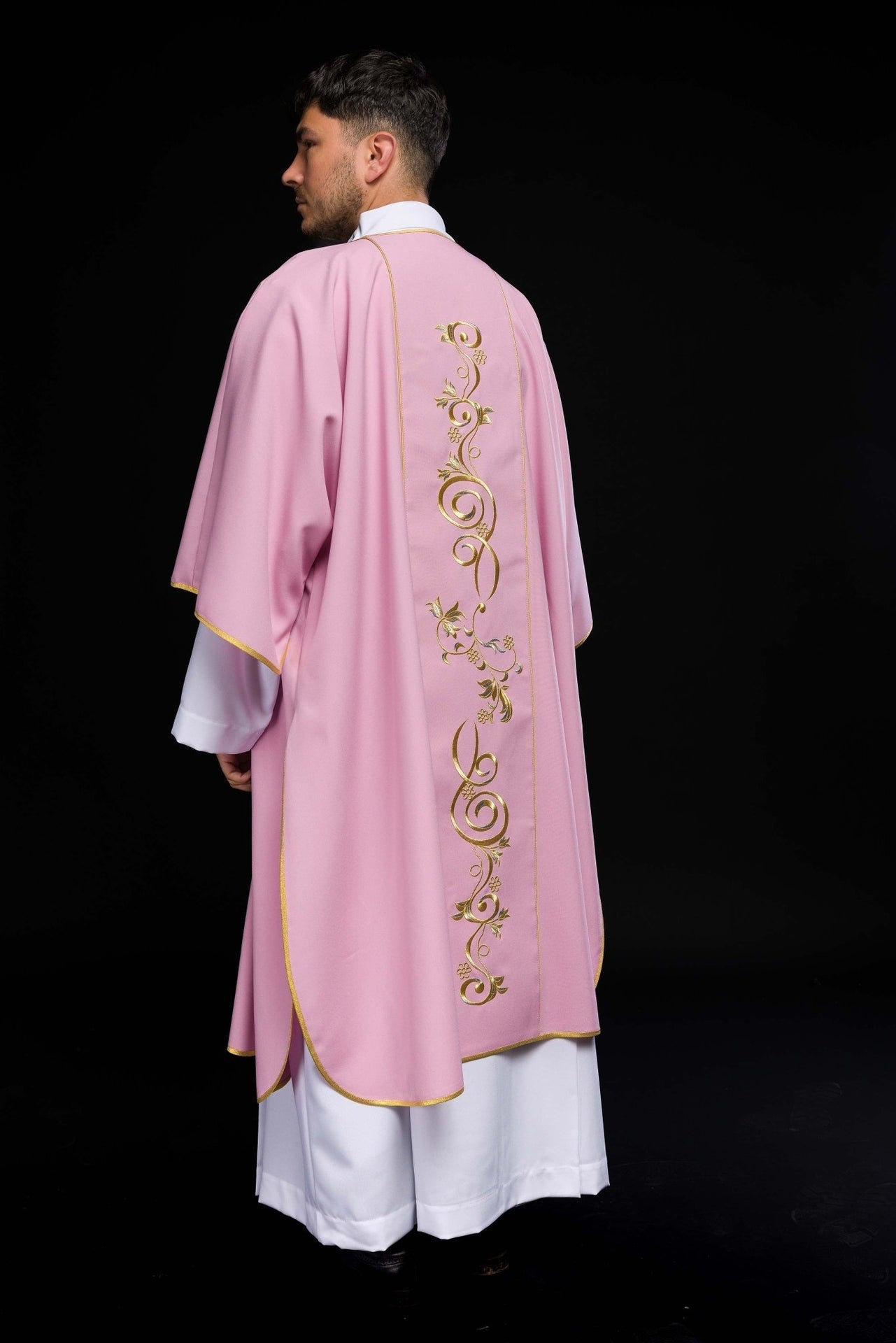 Dalmatyka Liturgiczna Różowa z Haftem IHS - Stuła w Komplecie - SZATYLITURGICZNE.PL