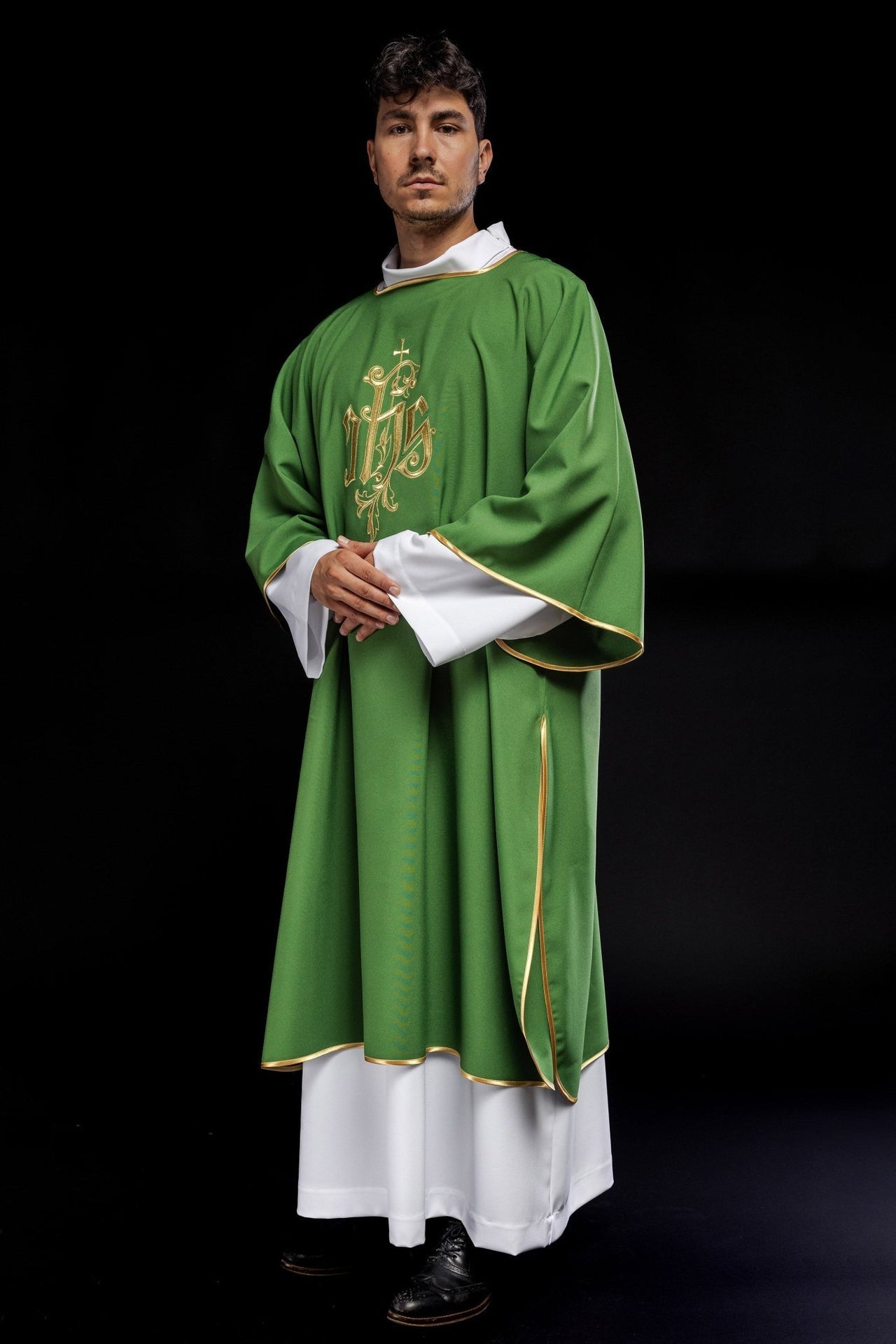 Dalmatyka Liturgiczna Zielona Haft IHS - Komplet ze Stułą - SZATYLITURGICZNE.PL