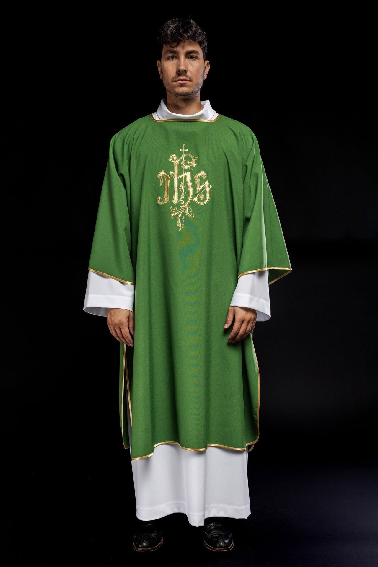 Dalmatyka Liturgiczna Zielona Haft IHS - Komplet ze Stułą - SZATYLITURGICZNE.PL