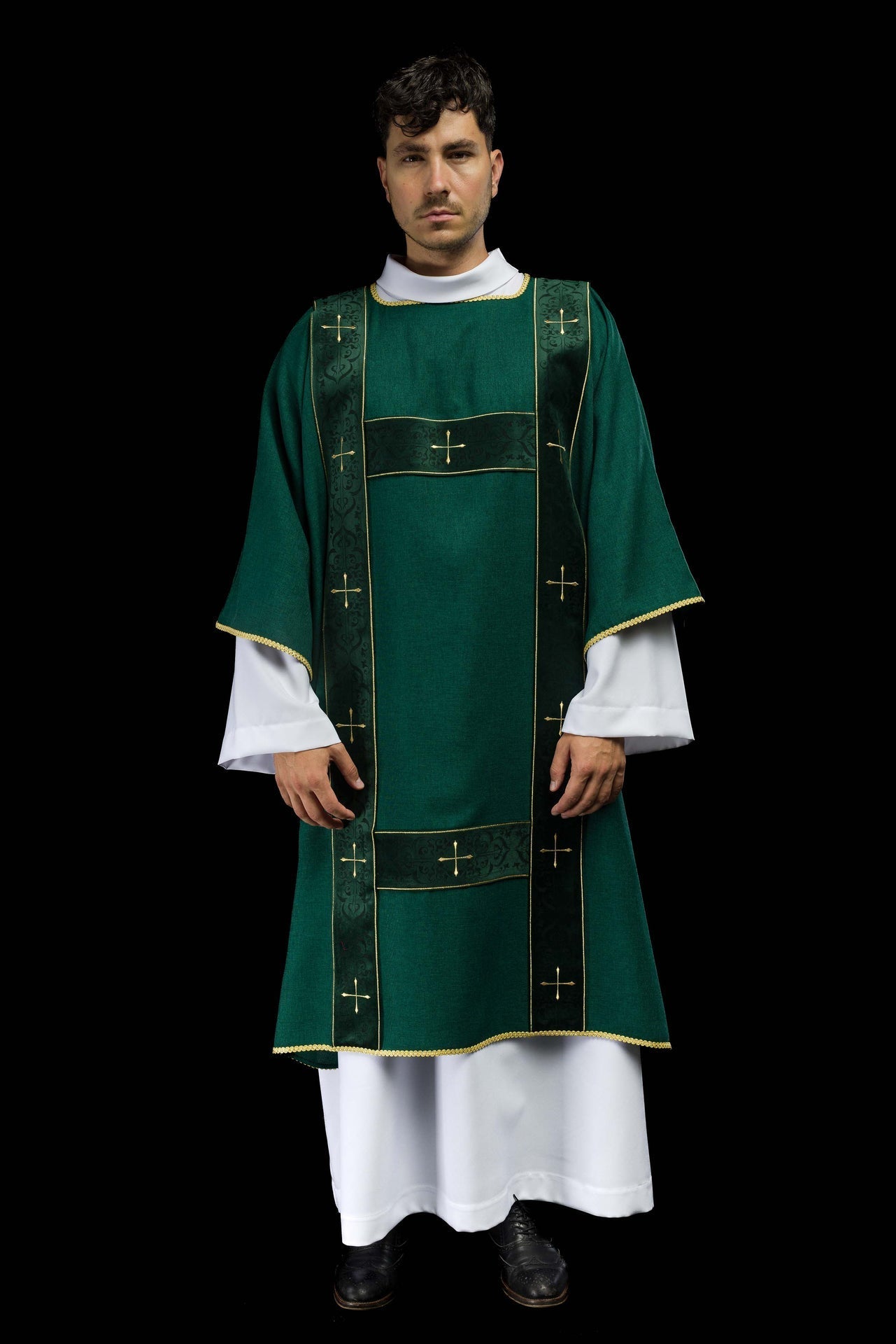 Dalmatyka Liturgiczna Zielona z Aksamitnymi Pasami i Złotym Krzyżem - SZATYLITURGICZNE.PL