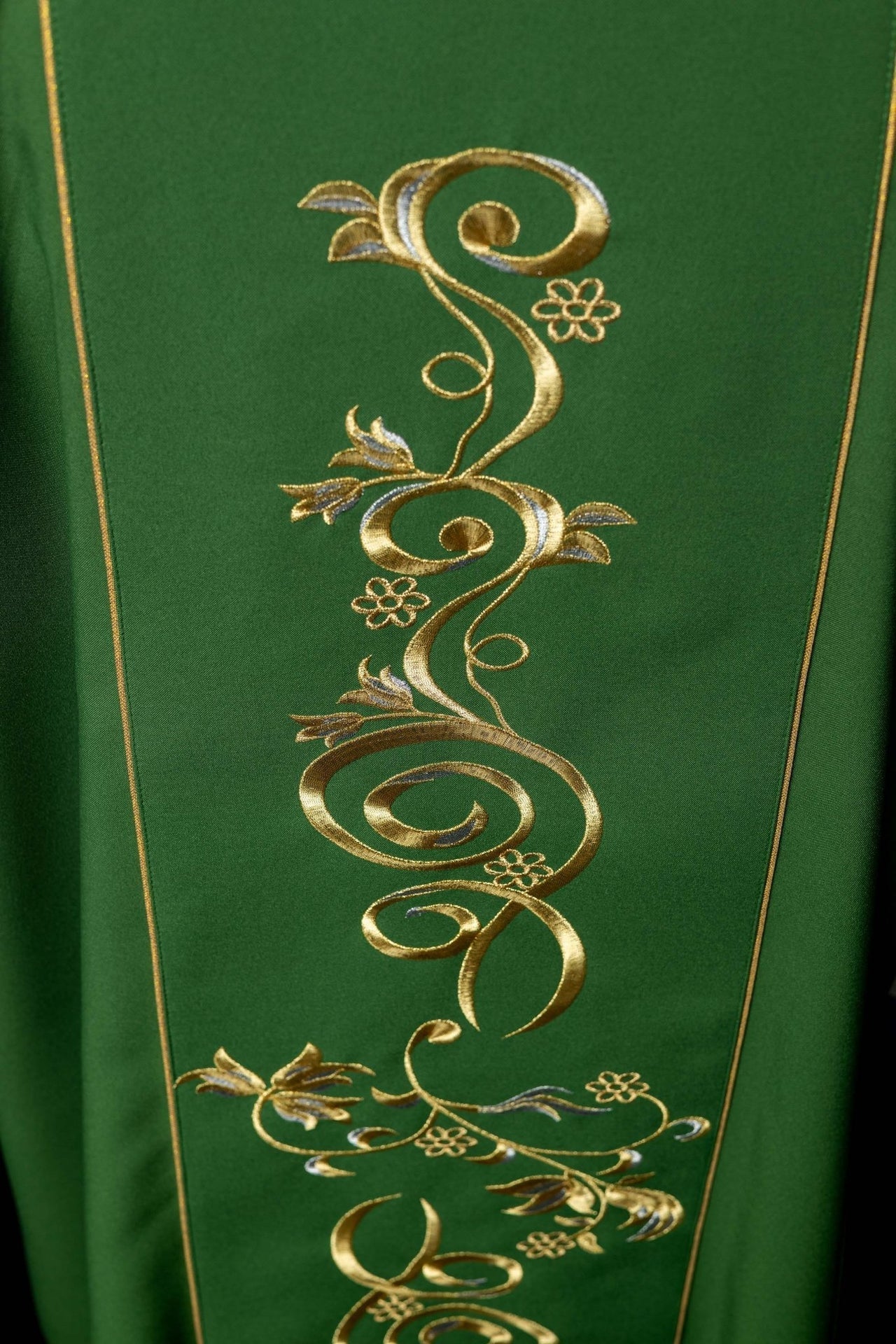 Dalmatyka Liturgiczna Zielona z Haftem IHS - Komplet ze Stułą - SZATYLITURGICZNE.PL