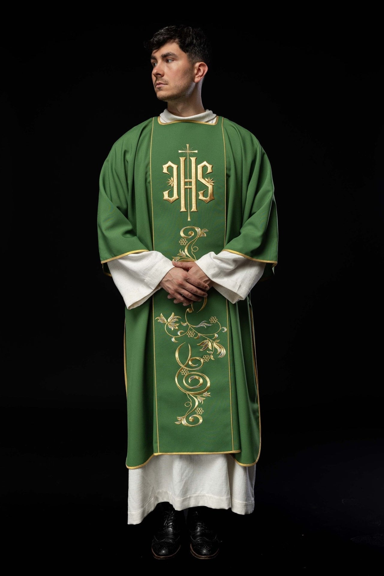 Dalmatyka Liturgiczna Zielona z Haftem IHS - Komplet ze Stułą - SZATYLITURGICZNE.PL