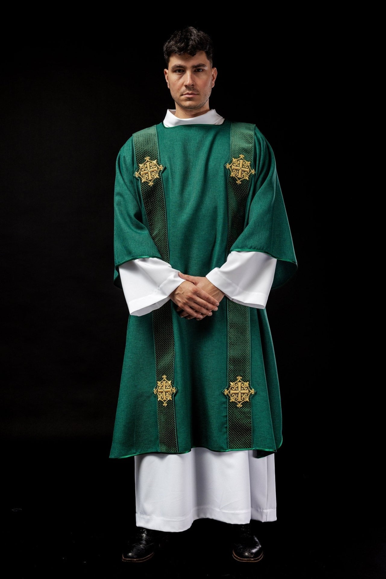 Dalmatyka z pasami na aksamicie z symbolami krzyża - Zielona - SZATYLITURGICZNE.PL