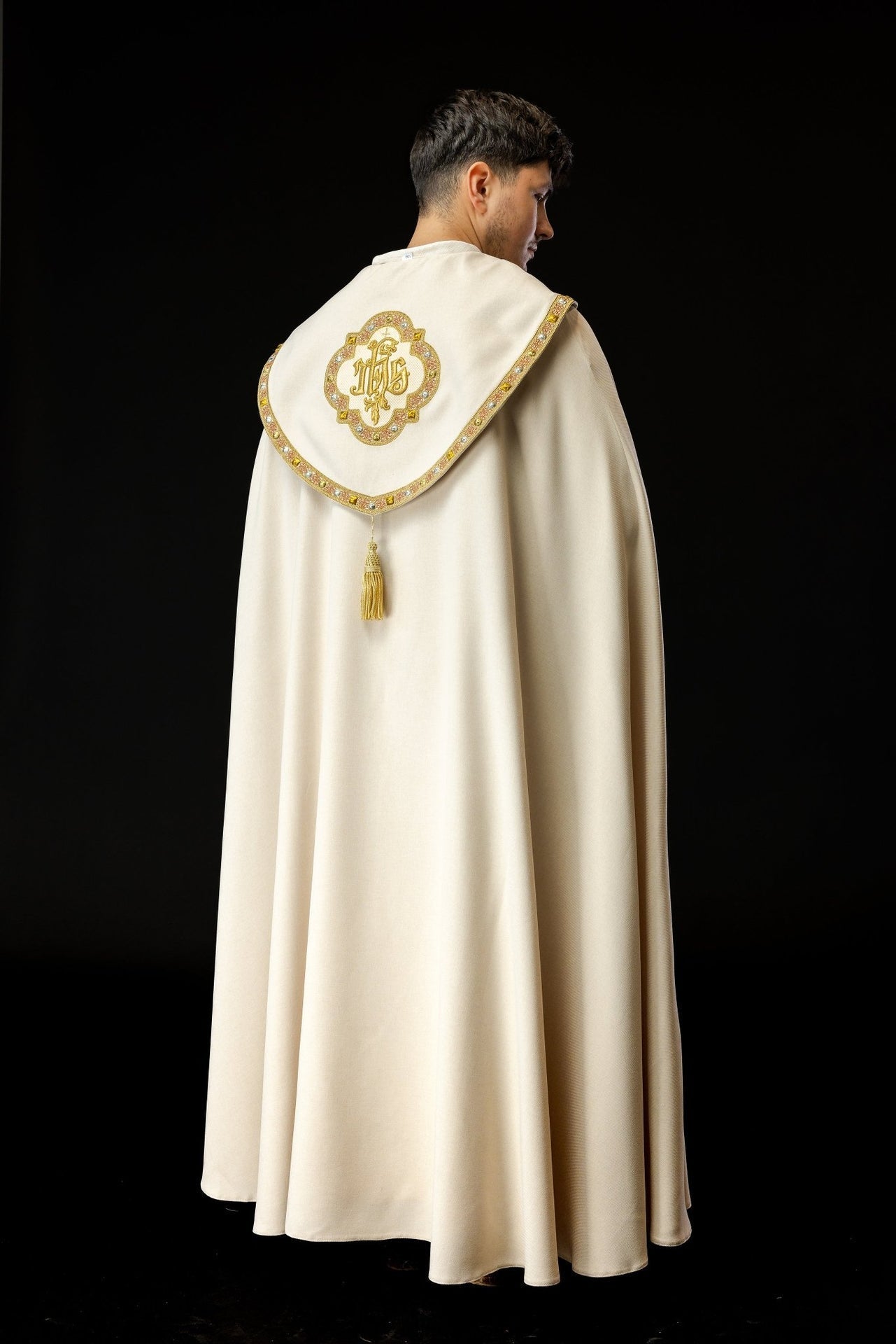 Ecru kapa liturgiczna z złotym IHS - SZATYLITURGICZNE.PL