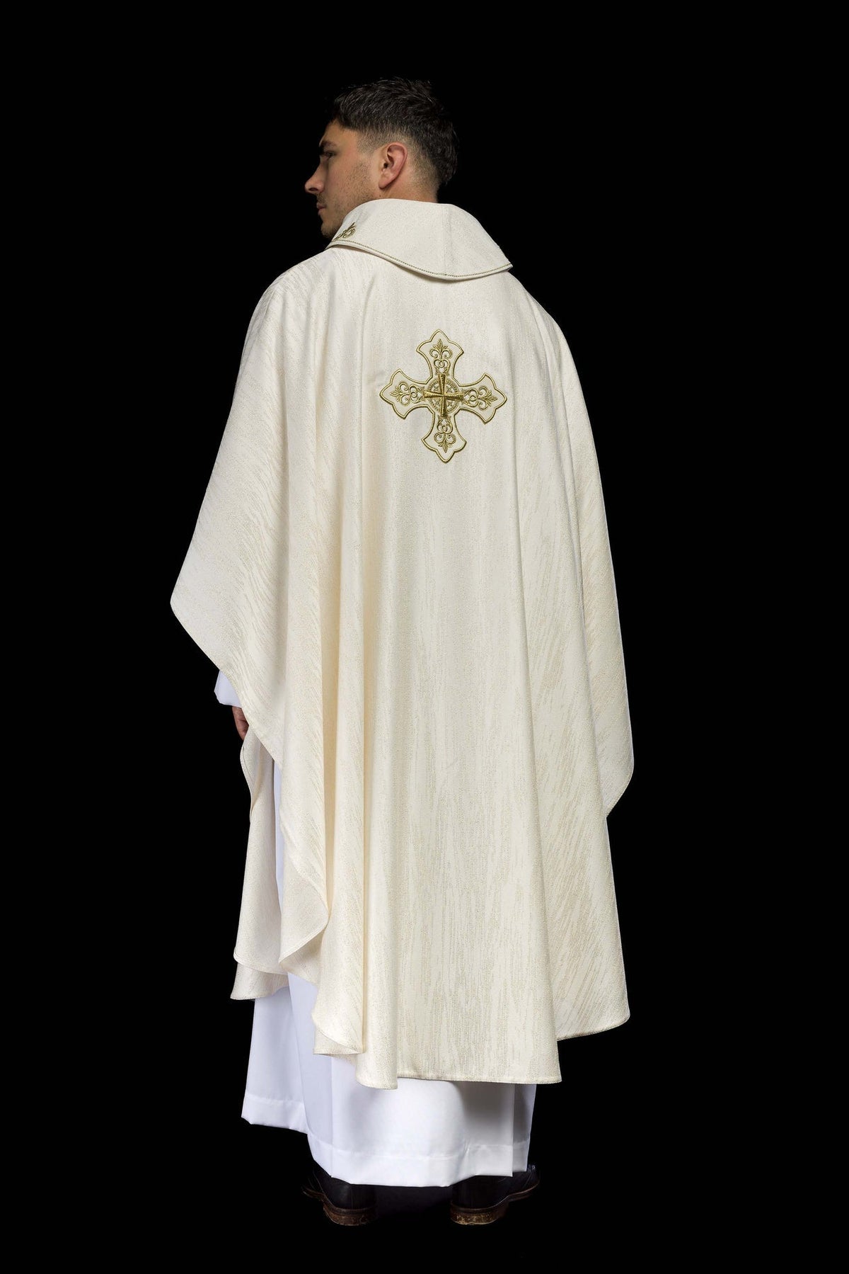 Ecru Ornat Liturgiczny z Haftowanym Krzyżem - Polska Produkcja - SZATYLITURGICZNE.PL