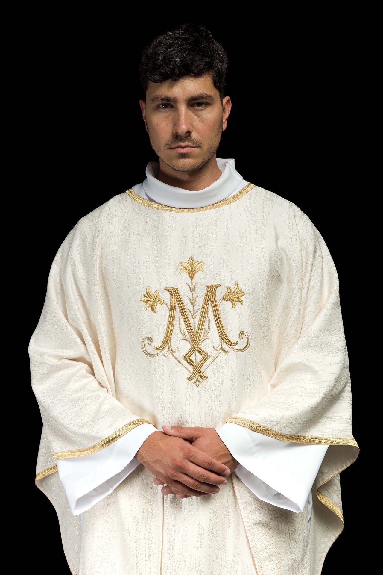 Ecru Ornat Maryjny z Haftem Złotym - Polska Produkcja - SZATYLITURGICZNE.PL