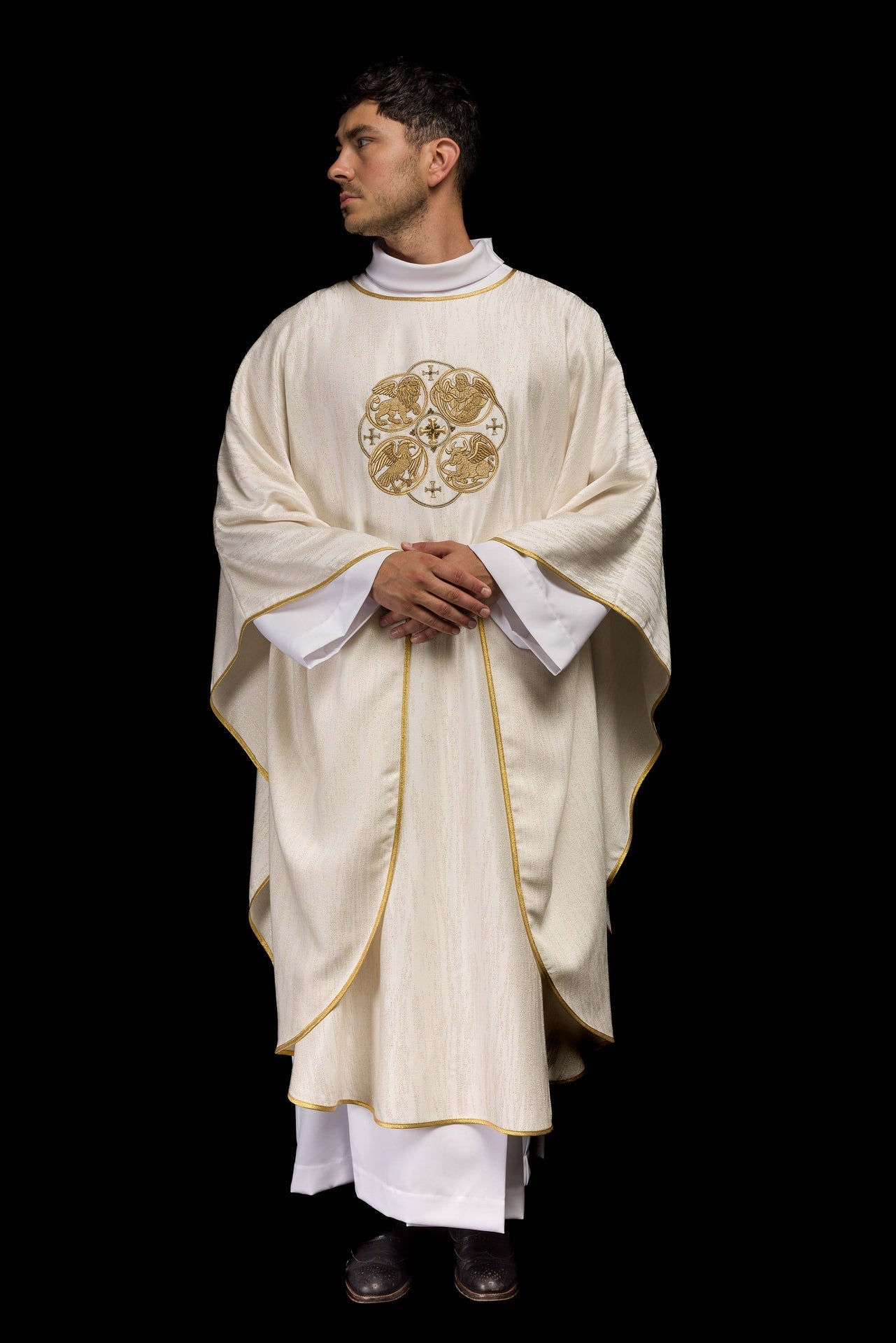 Ecru Ornat z Haftem 4 Ewangelistów - Elegancka Tkanina Liturgiczna - SZATYLITURGICZNE.PL