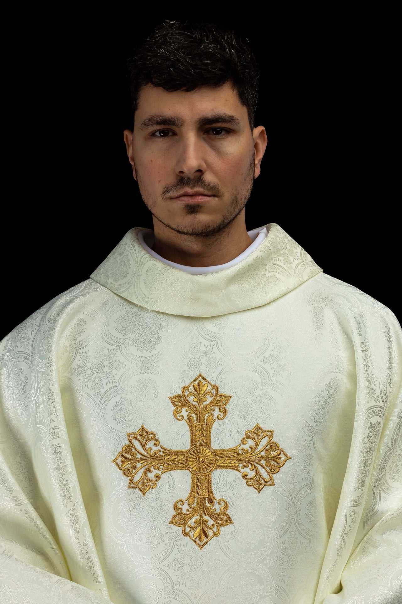 Ecru ornat z krzyżem tkanina żakardowa - SZATYLITURGICZNE.PL