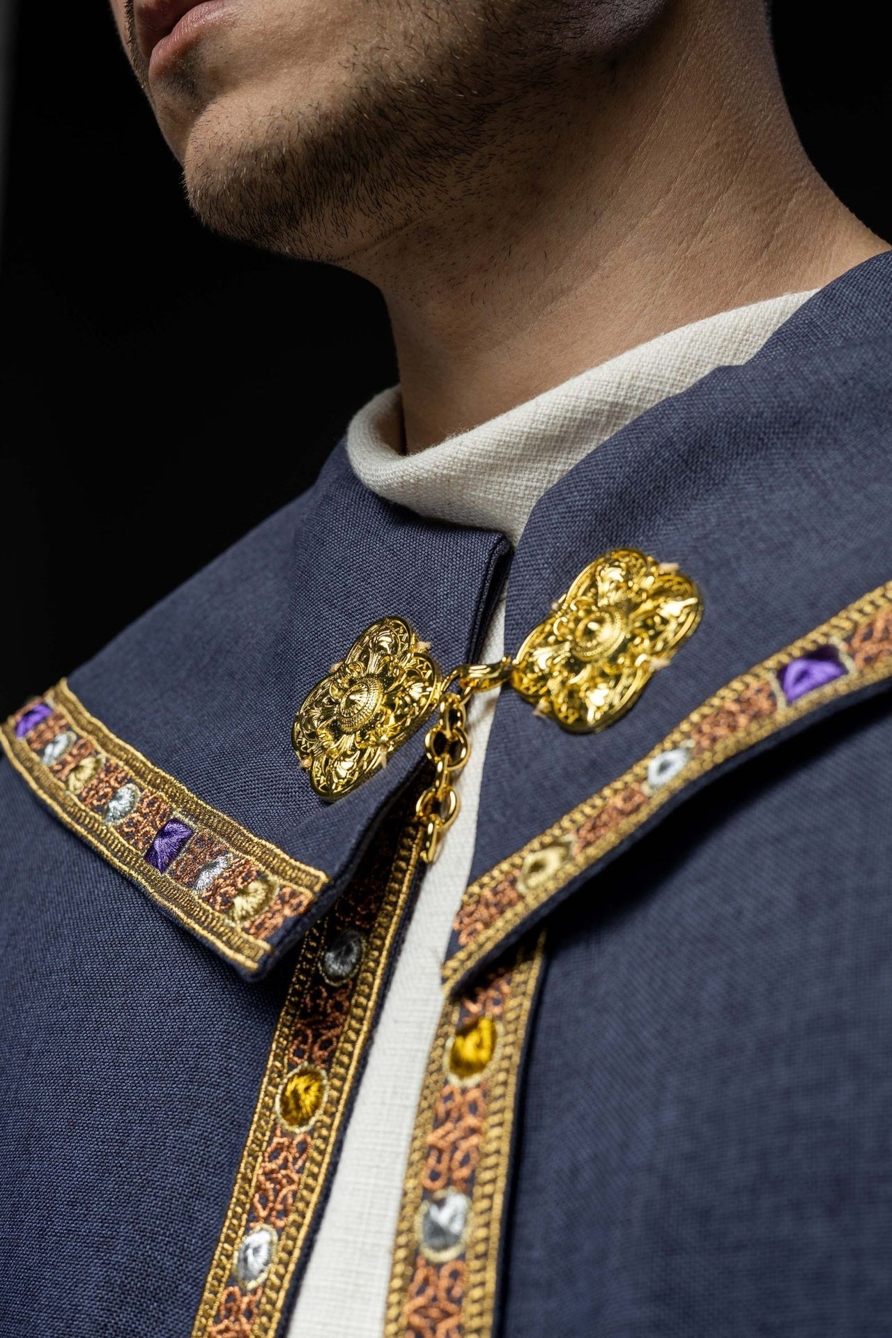 Fioletowa Kapa Liturgiczna IHS Złoty Haft - Satyna Nabłyszczana - SZATYLITURGICZNE.PL