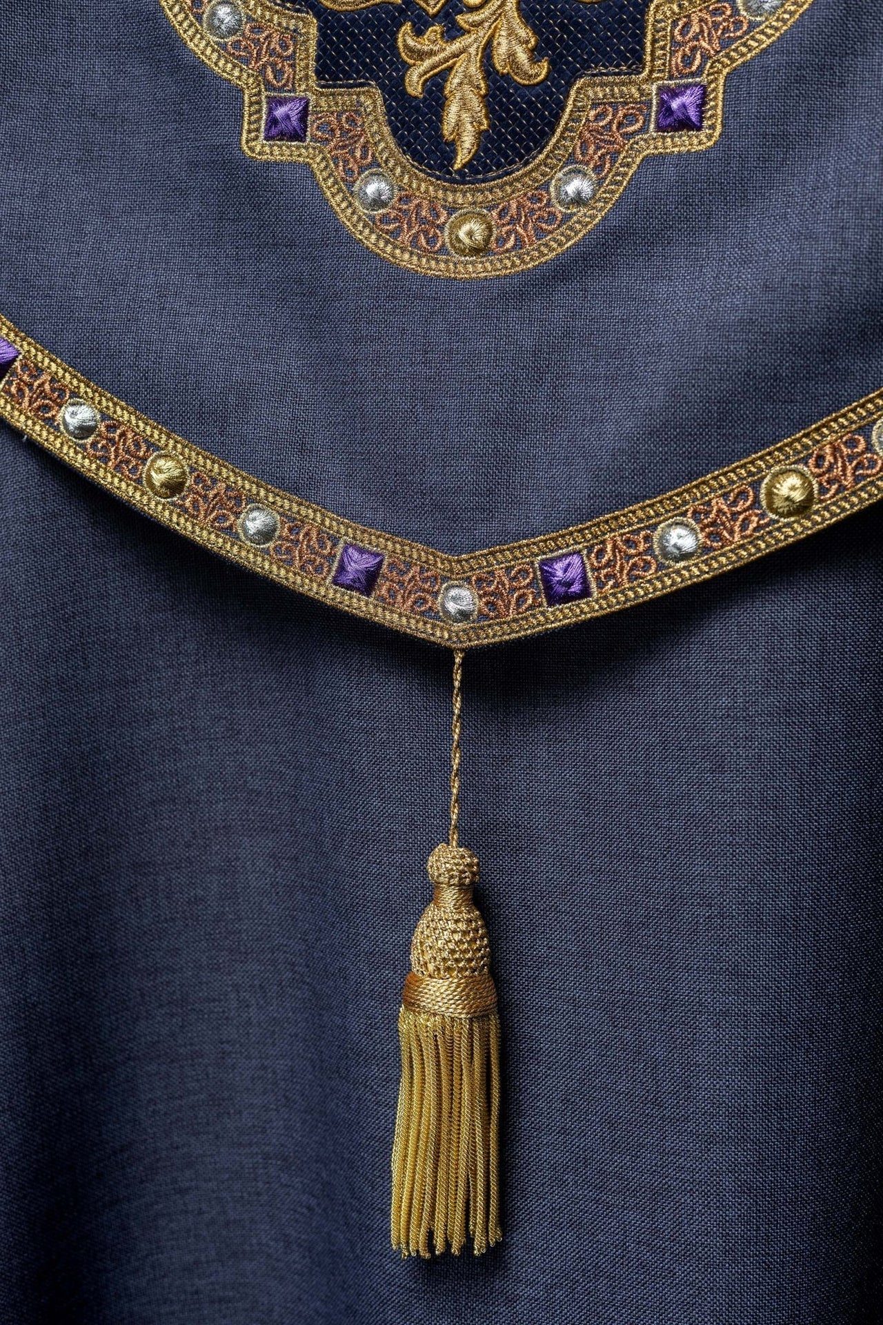 Fioletowa Kapa Liturgiczna IHS Złoty Haft - Satyna Nabłyszczana - SZATYLITURGICZNE.PL