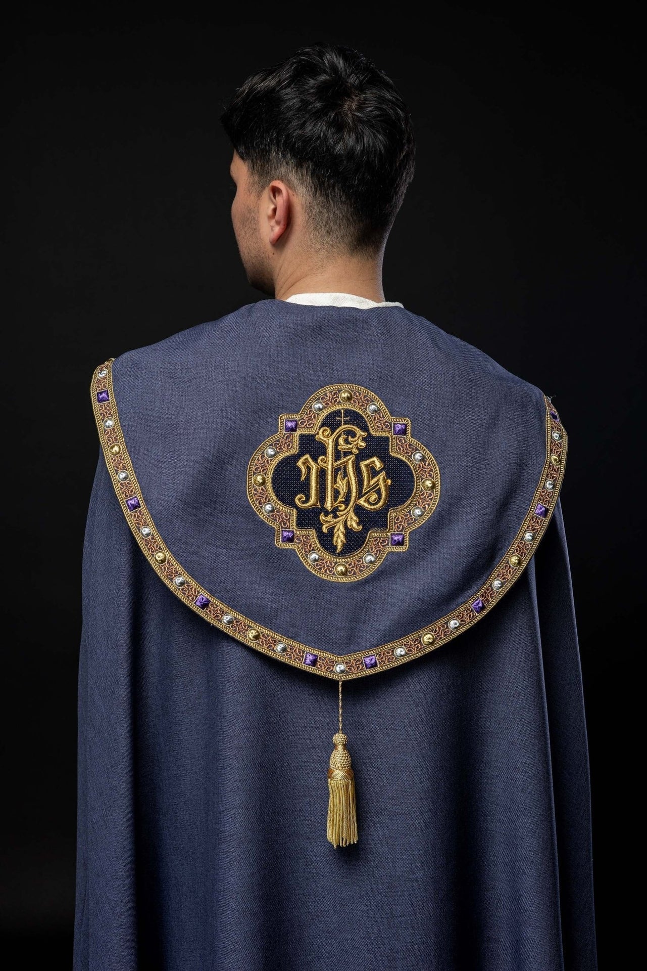 Fioletowa Kapa Liturgiczna IHS Złoty Haft - Satyna Nabłyszczana - SZATYLITURGICZNE.PL