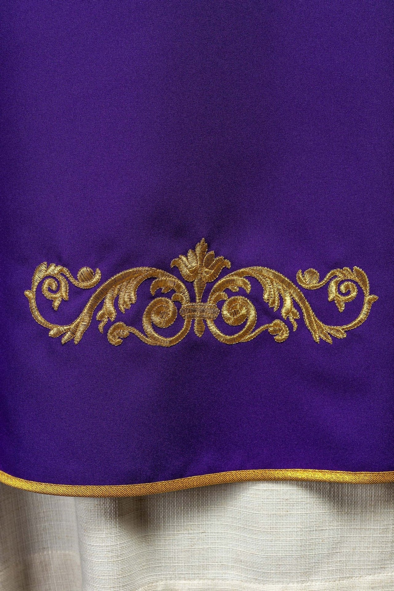 Fioletowy Ornat IHS Złoty Haft - Szaty Liturgiczne Komplet - SZATYLITURGICZNE.PL