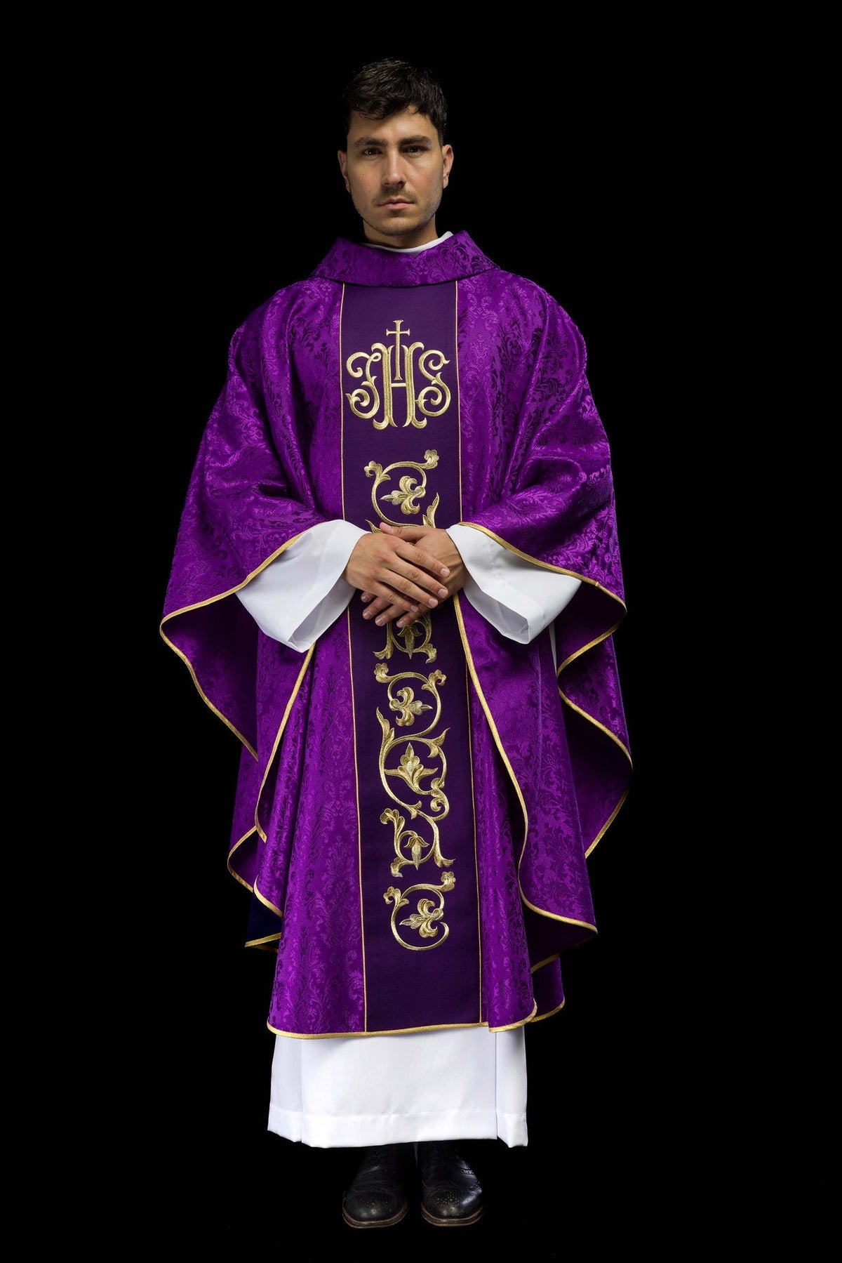 Fioletowy Ornat Liturgiczny IHS - Złoty Haft, Polska Produkcja - SZATYLITURGICZNE.PL