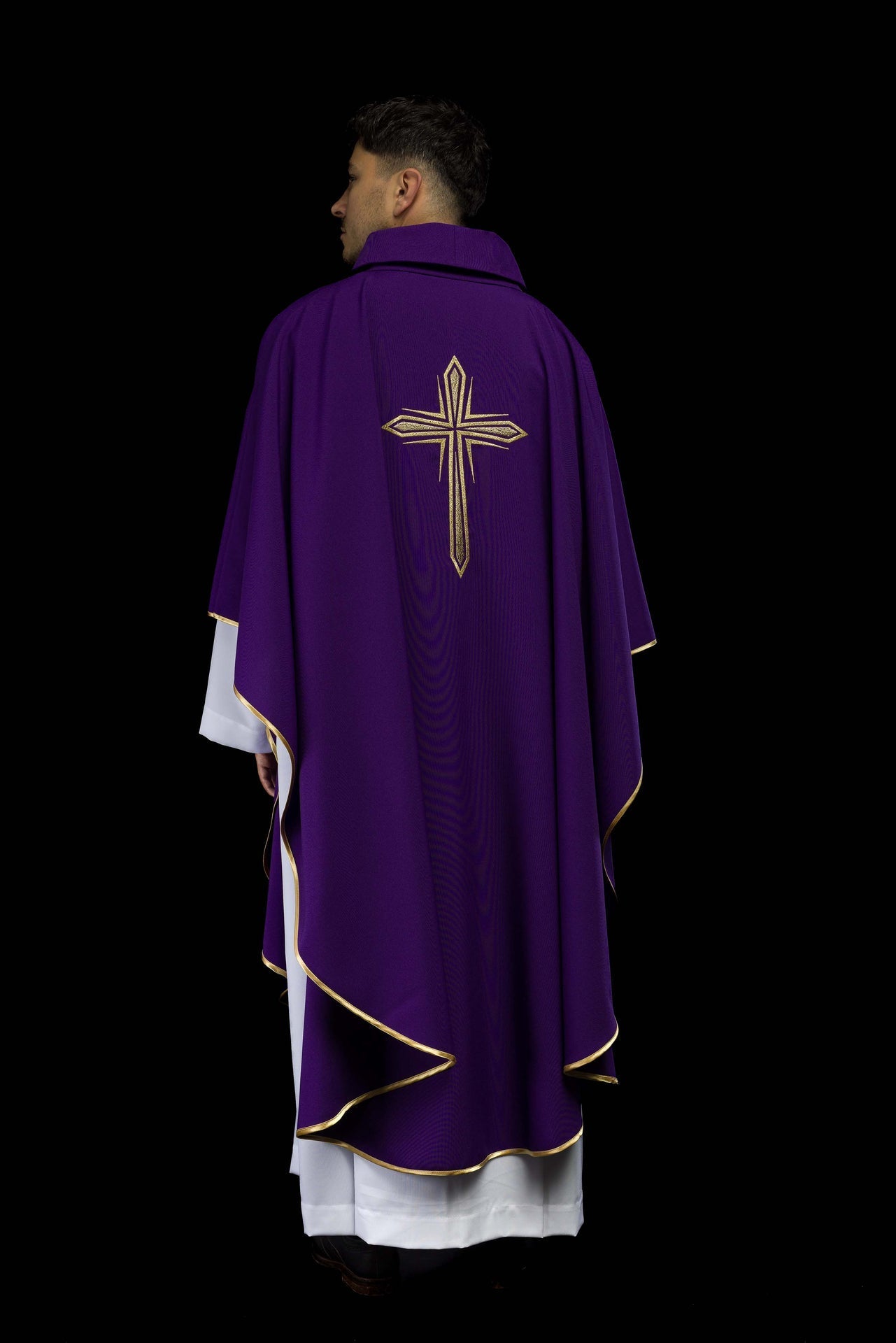 Fioletowy Ornat Liturgiczny Krzyż Haftowany Złotem + Stuła - SZATYLITURGICZNE.PL