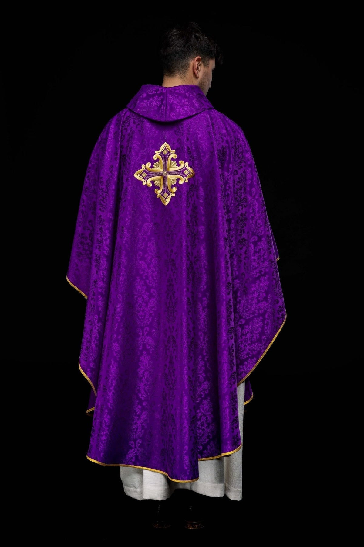 Fioletowy Ornat Liturgiczny z Krzyżem - Polska Produkcja - SZATYLITURGICZNE.PL
