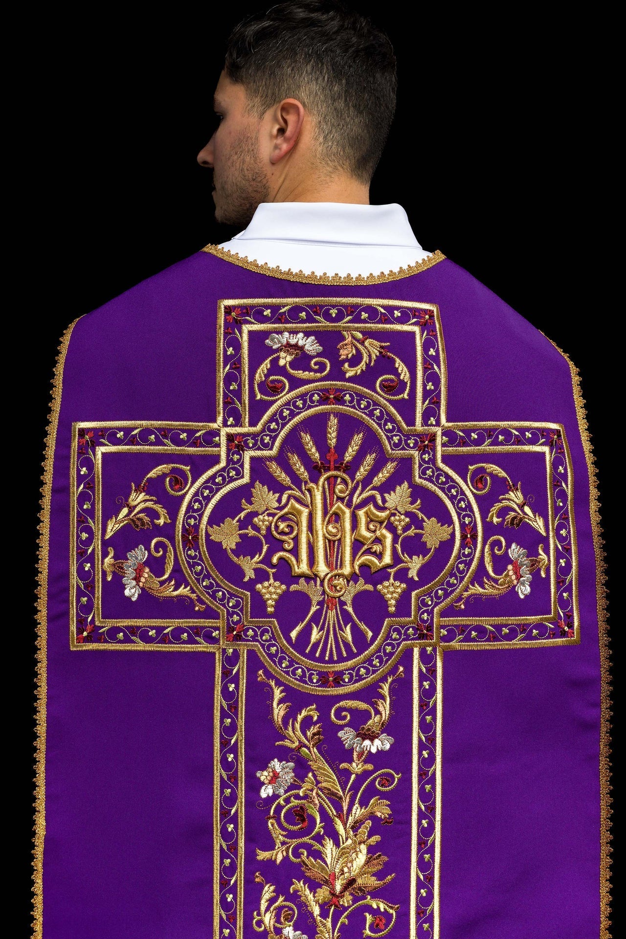 Fioletowy Ornat Rzymski IHS Haft - Szaty Liturgiczne Haftina - SZATYLITURGICZNE.PL