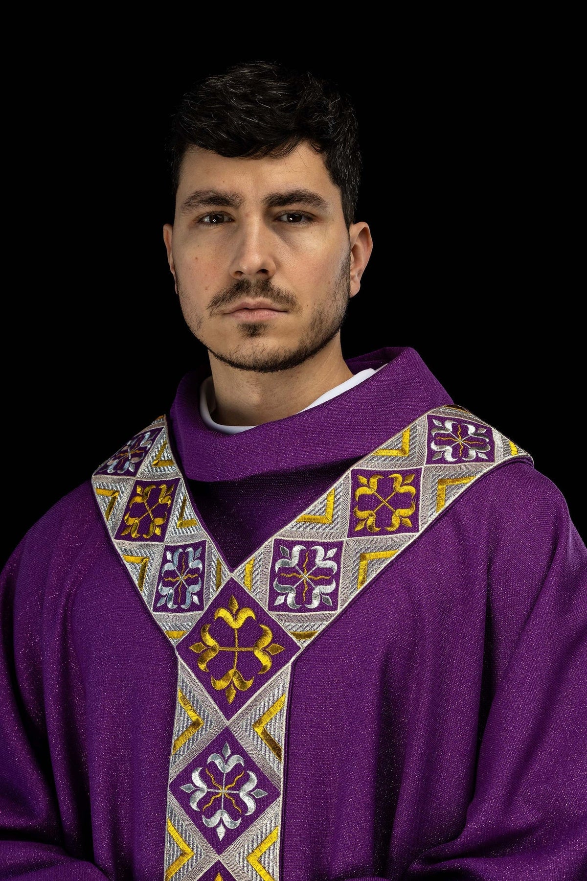 Haftowany pas na ornat w zestawie z ornatem fioletowy - SZATYLITURGICZNE.PL