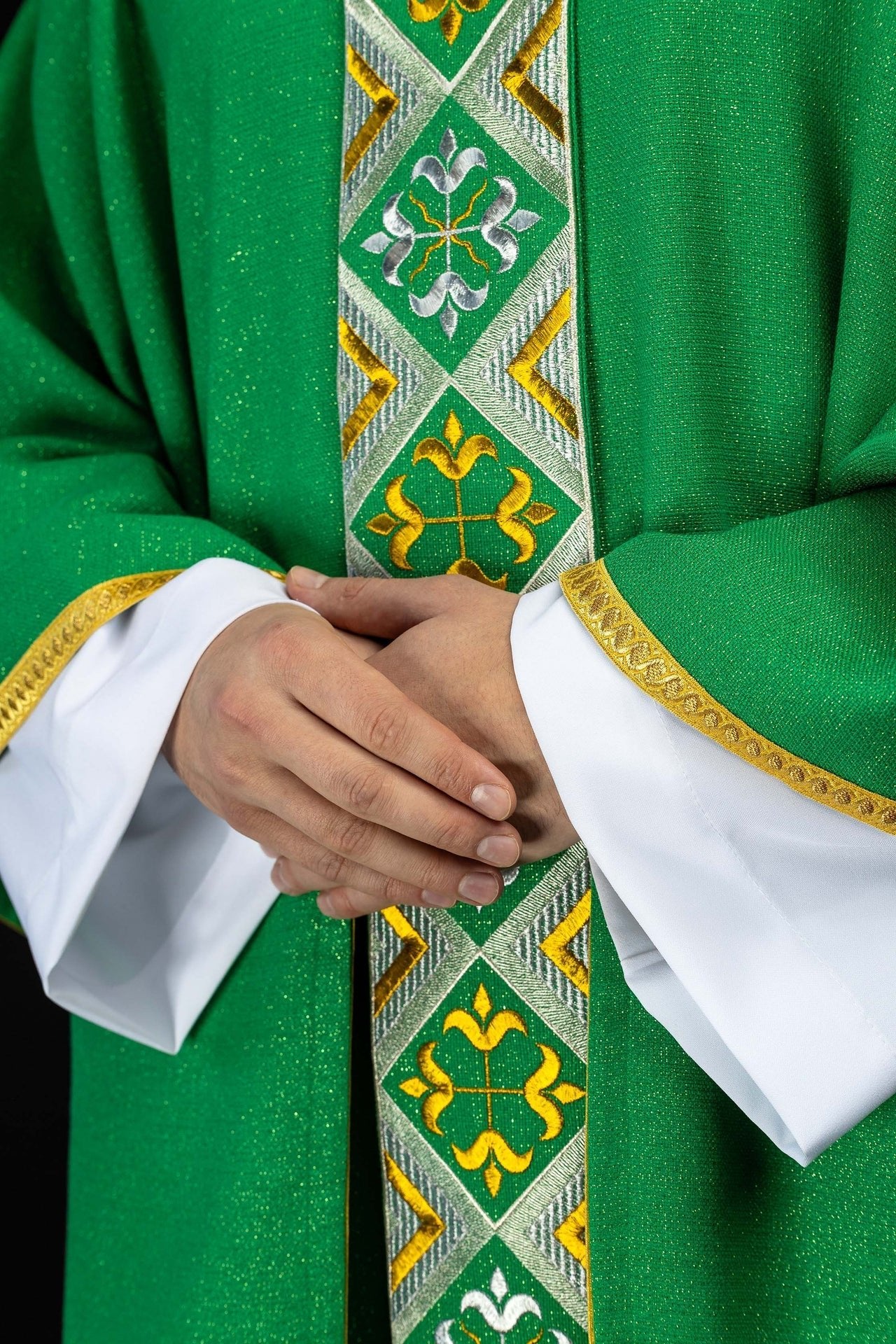 Haftowany pas na ornat w zestawie z ornatem zielony - SZATYLITURGICZNE.PL
