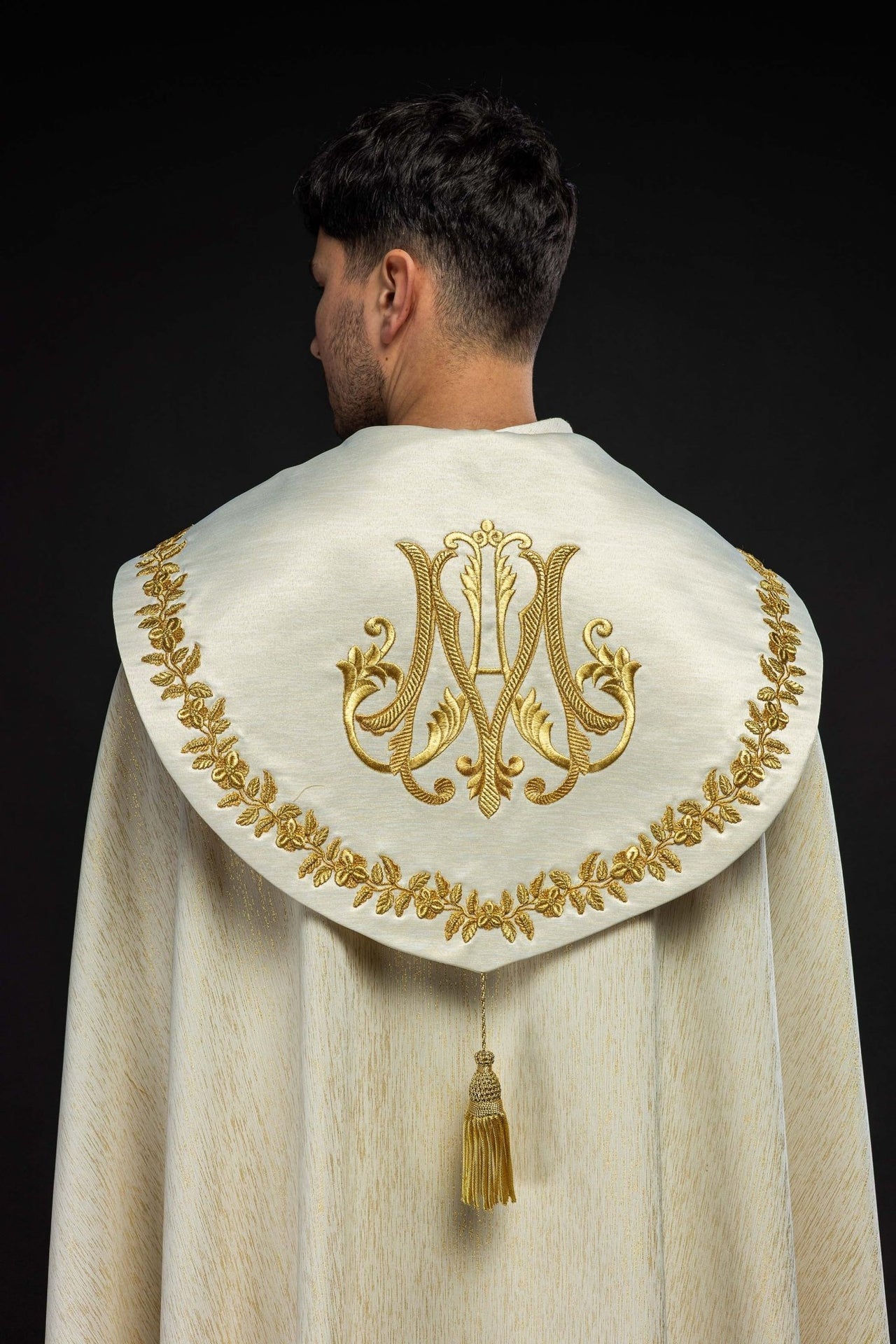 Kapa haftowana maryjna ecru - SZATYLITURGICZNE.PL