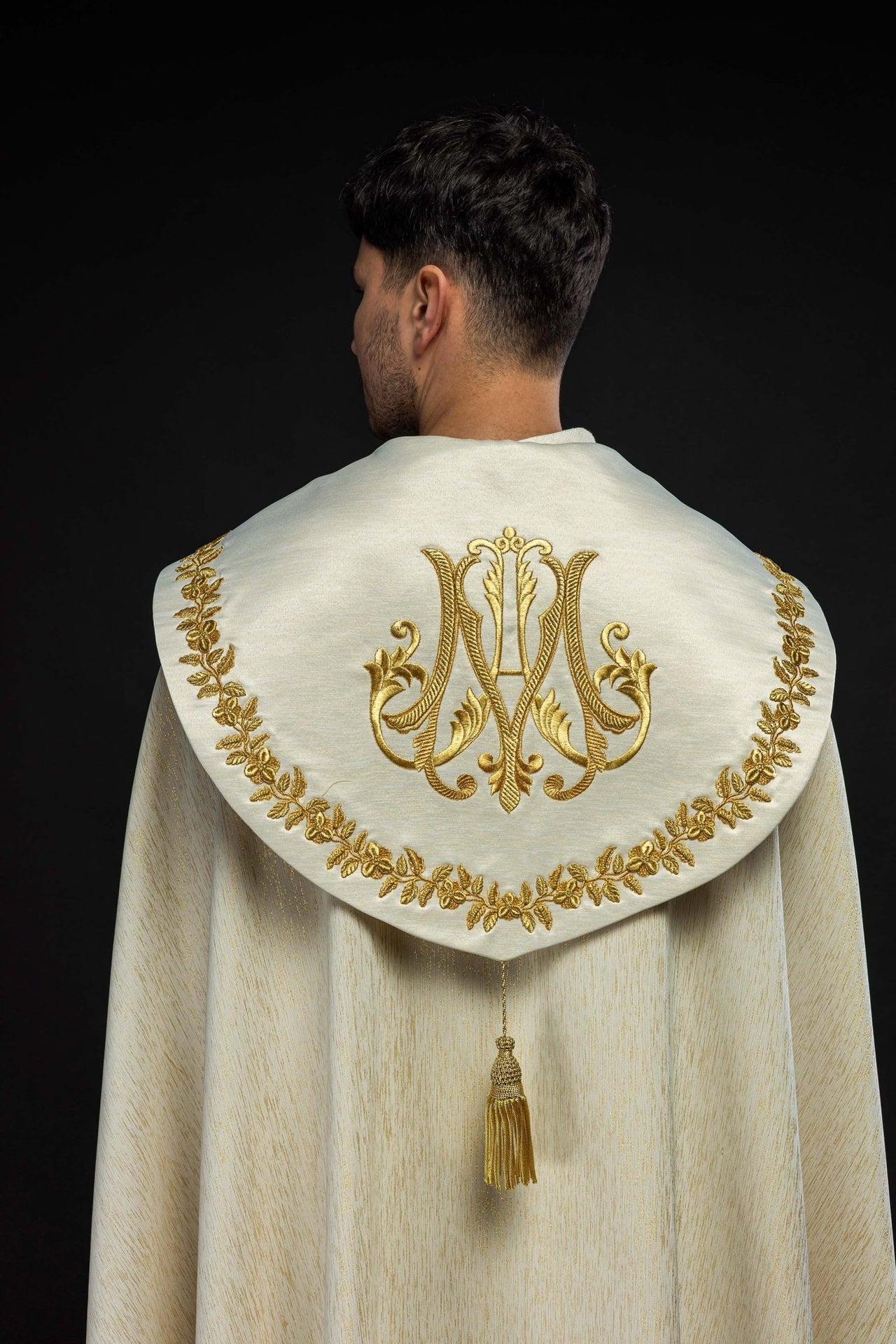 Kapa haftowana maryjna ecru - SZATYLITURGICZNE.PL