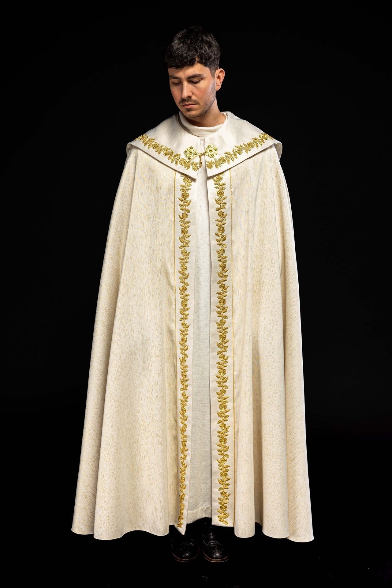 Kapa haftowana maryjna ecru - SZATYLITURGICZNE.PL