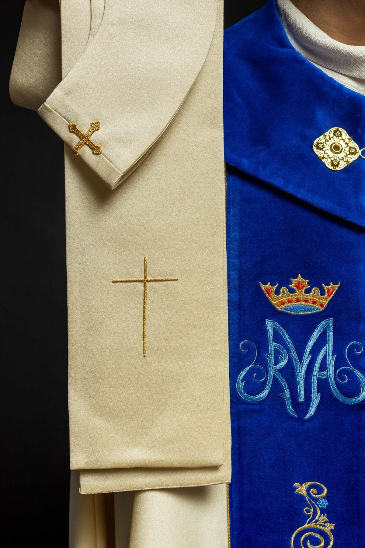 Kapa haftowana Maryjna z aksamitem ecru - SZATYLITURGICZNE.PL