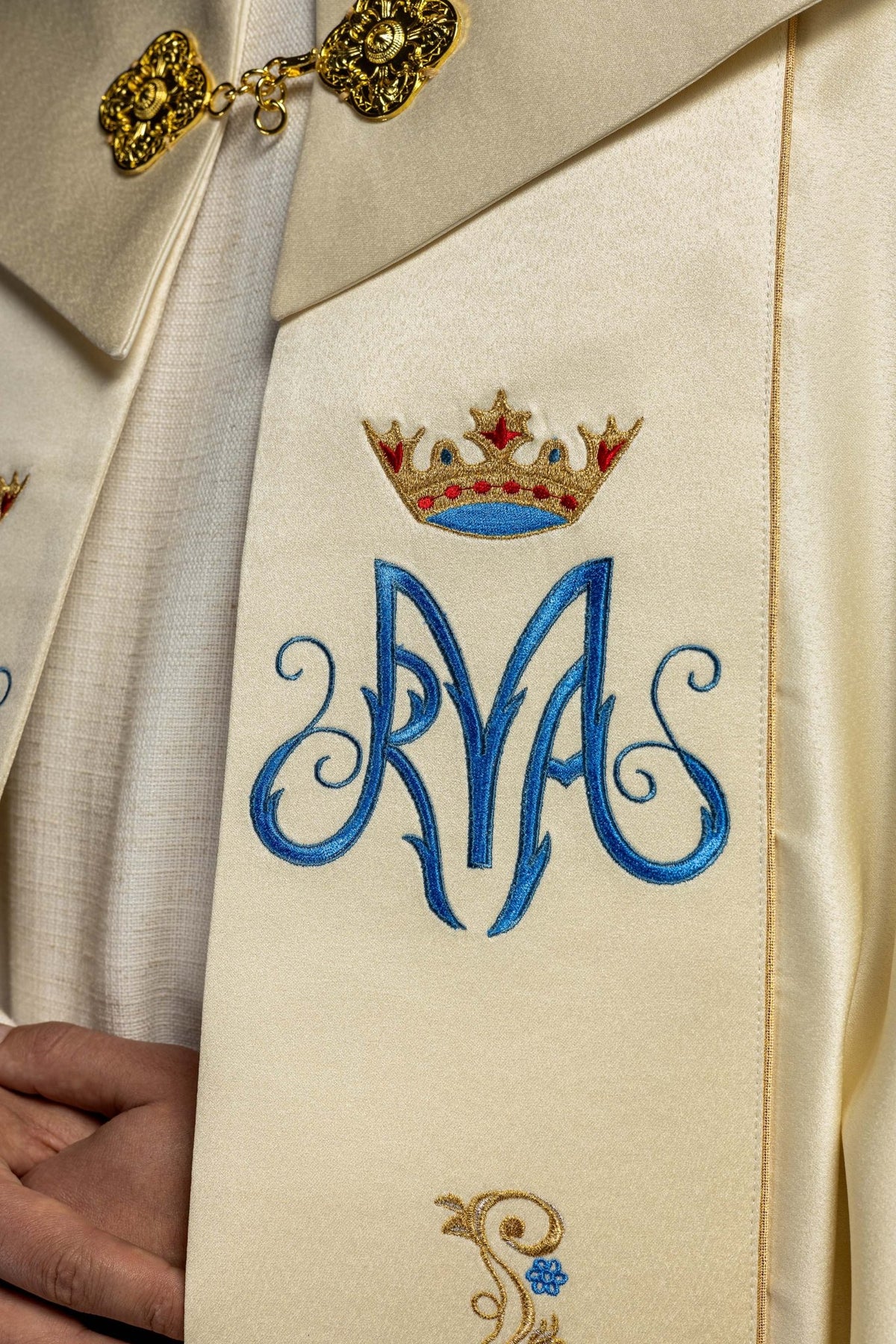 Kapa haftowana Maryjna z aksamitem ecru - SZATYLITURGICZNE.PL