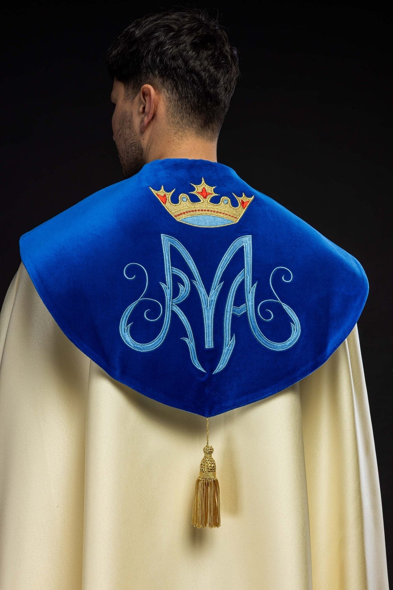 Kapa haftowana Maryjna z niebieskim aksamitem - SZATYLITURGICZNE.PL