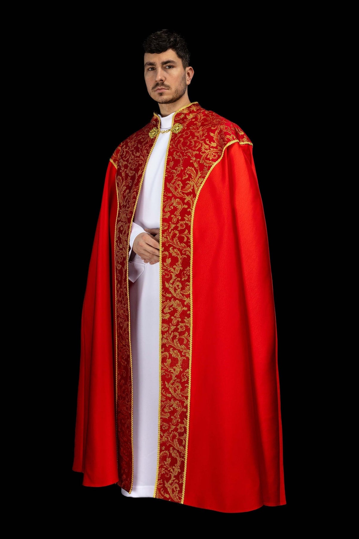 Kapa haftowana ozdobiona tkanina żakardowa czerwona - SZATYLITURGICZNE.PL