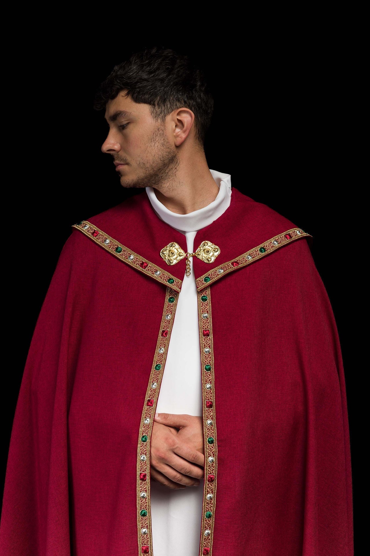 Kapa Liturgiczna Czerwona ze Złotym IHS z Satyny - SZATYLITURGICZNE.PL