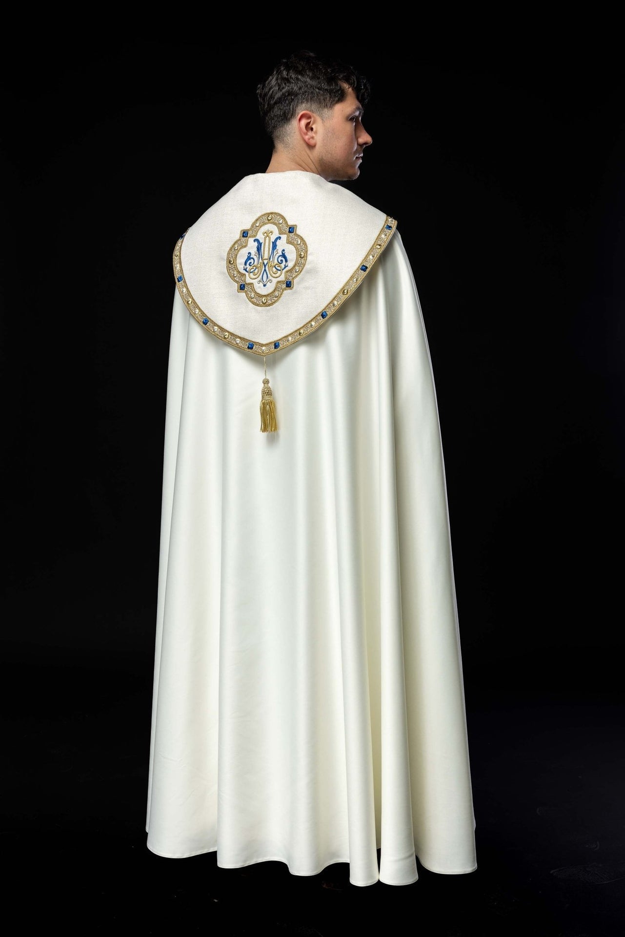 Kapa Liturgiczna Ecru z Haftem Maryjnym - Polska Produkcja - SZATYLITURGICZNE.PL
