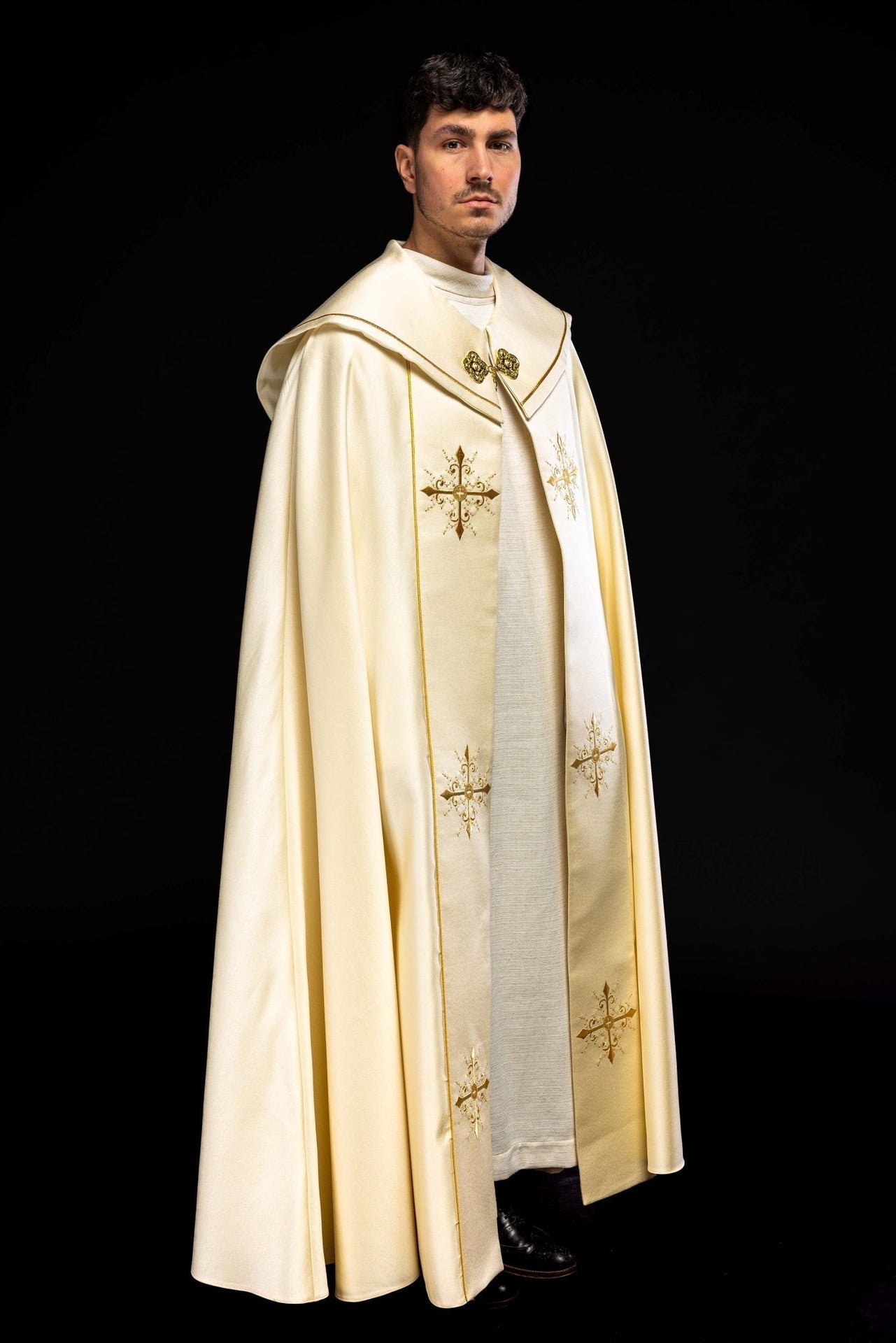 Kapa liturgiczna haftowana ecru - SZATYLITURGICZNE.PL