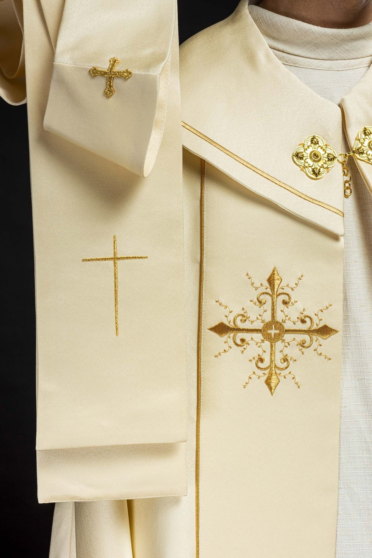 Kapa liturgiczna haftowana ecru - SZATYLITURGICZNE.PL