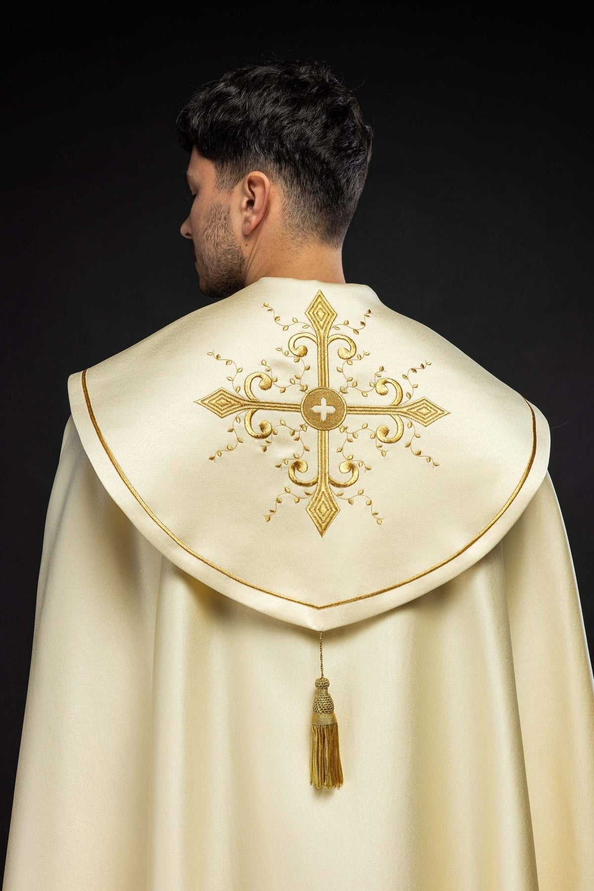 Kapa liturgiczna haftowana ecru - SZATYLITURGICZNE.PL