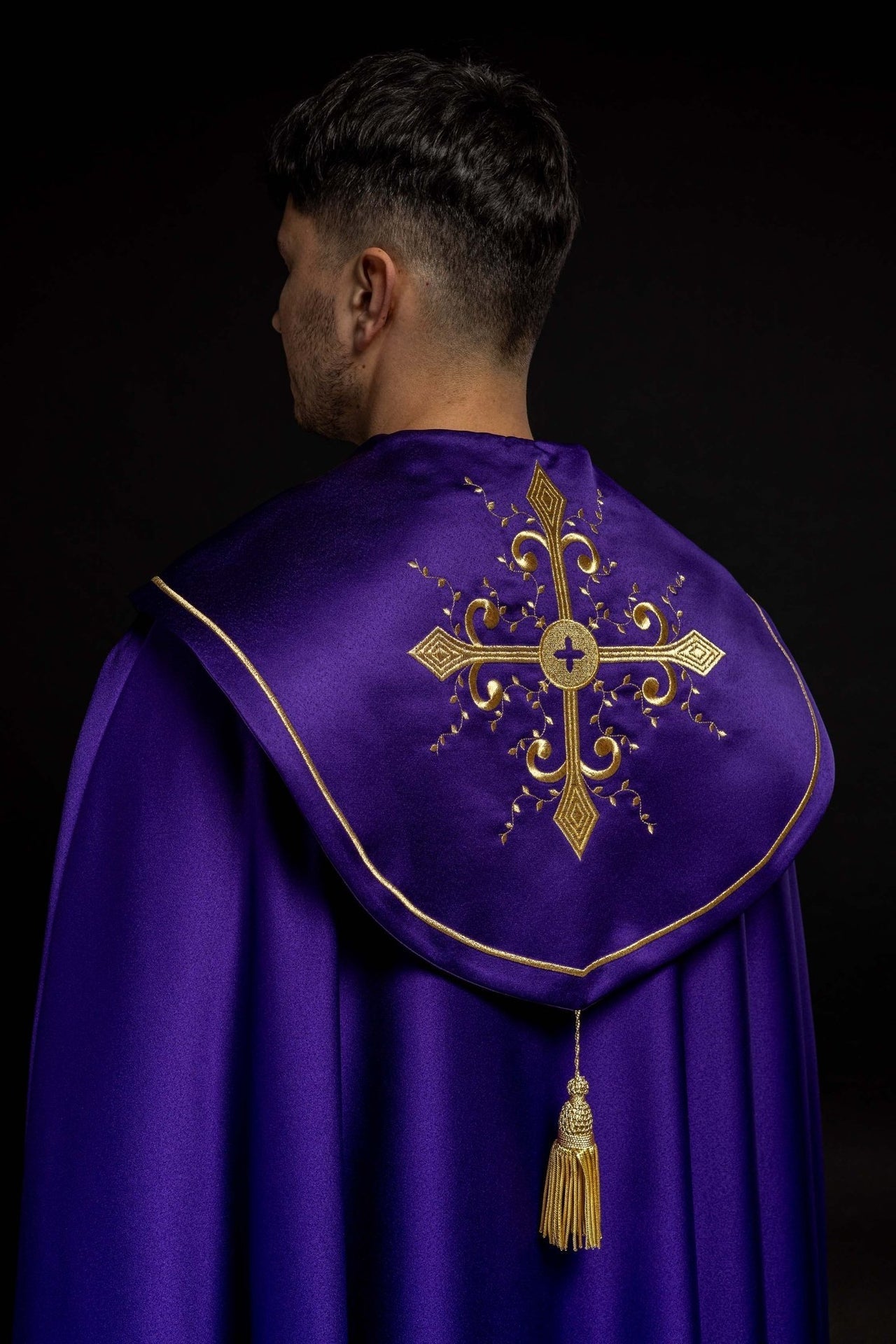 Kapa liturgiczna haftowana fioletowa - SZATYLITURGICZNE.PL