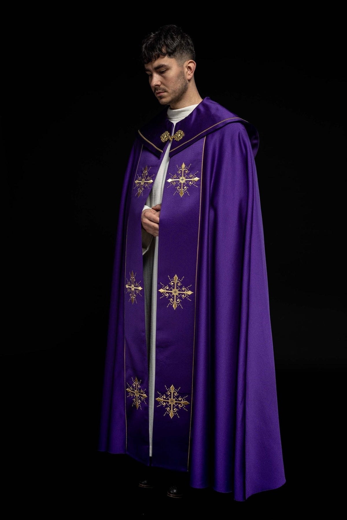 Kapa liturgiczna haftowana fioletowa - SZATYLITURGICZNE.PL