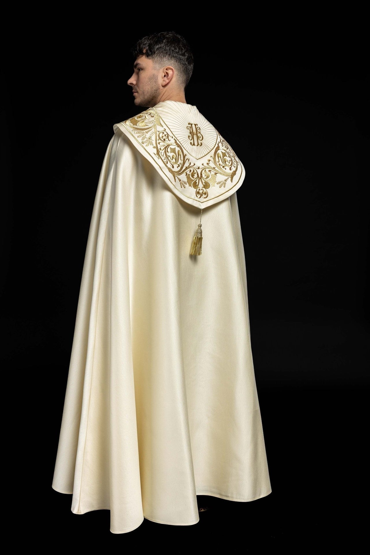 Kapa liturgiczna haftowana IHS ecru - SZATYLITURGICZNE.PL