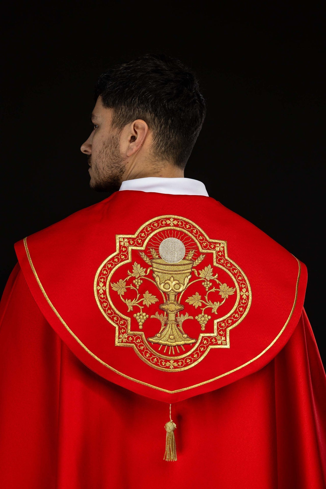 Kapa liturgiczna haftowana Kielich czerwona - SZATYLITURGICZNE.PL