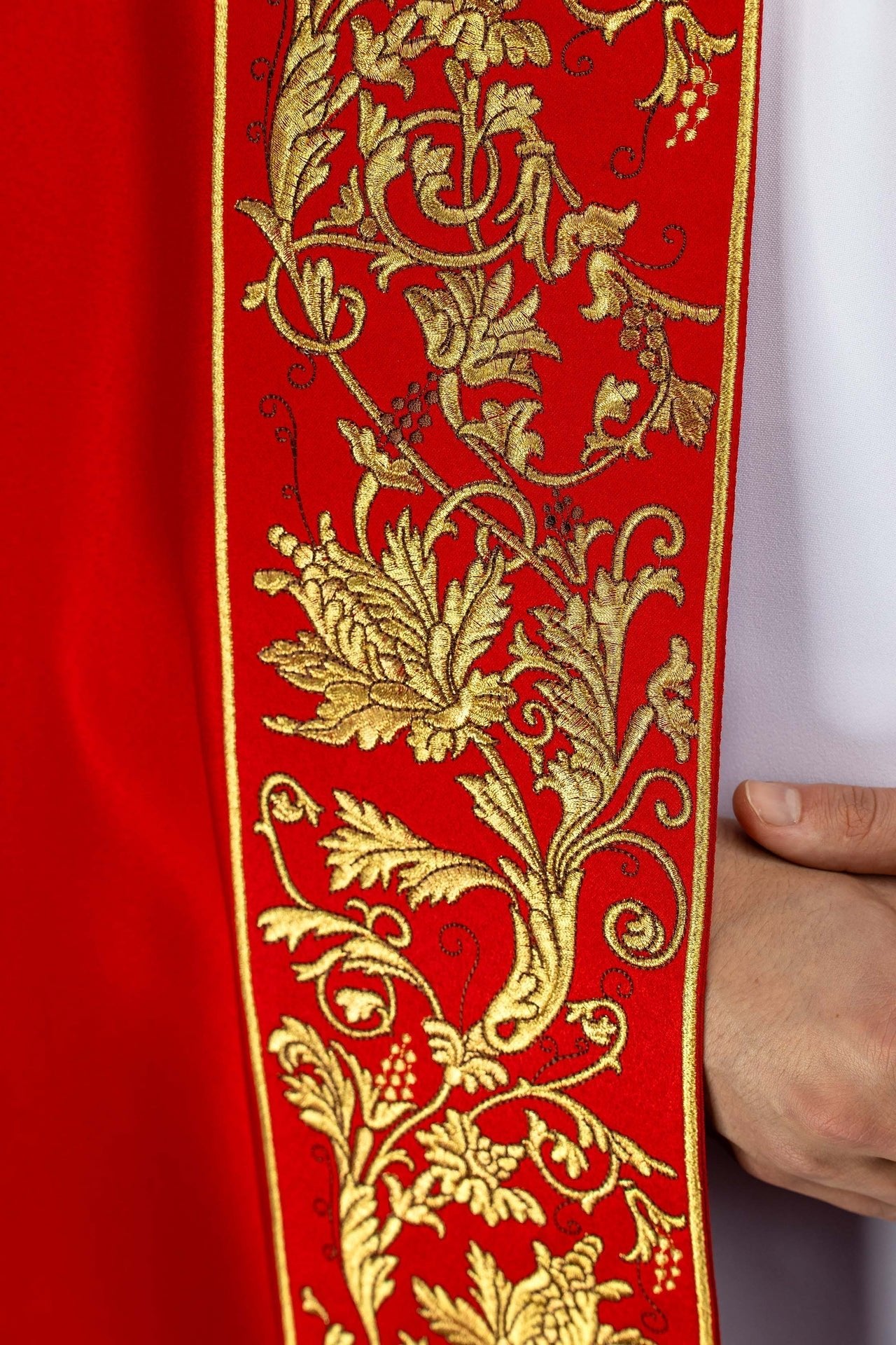 Kapa liturgiczna haftowana Kielich czerwona - SZATYLITURGICZNE.PL