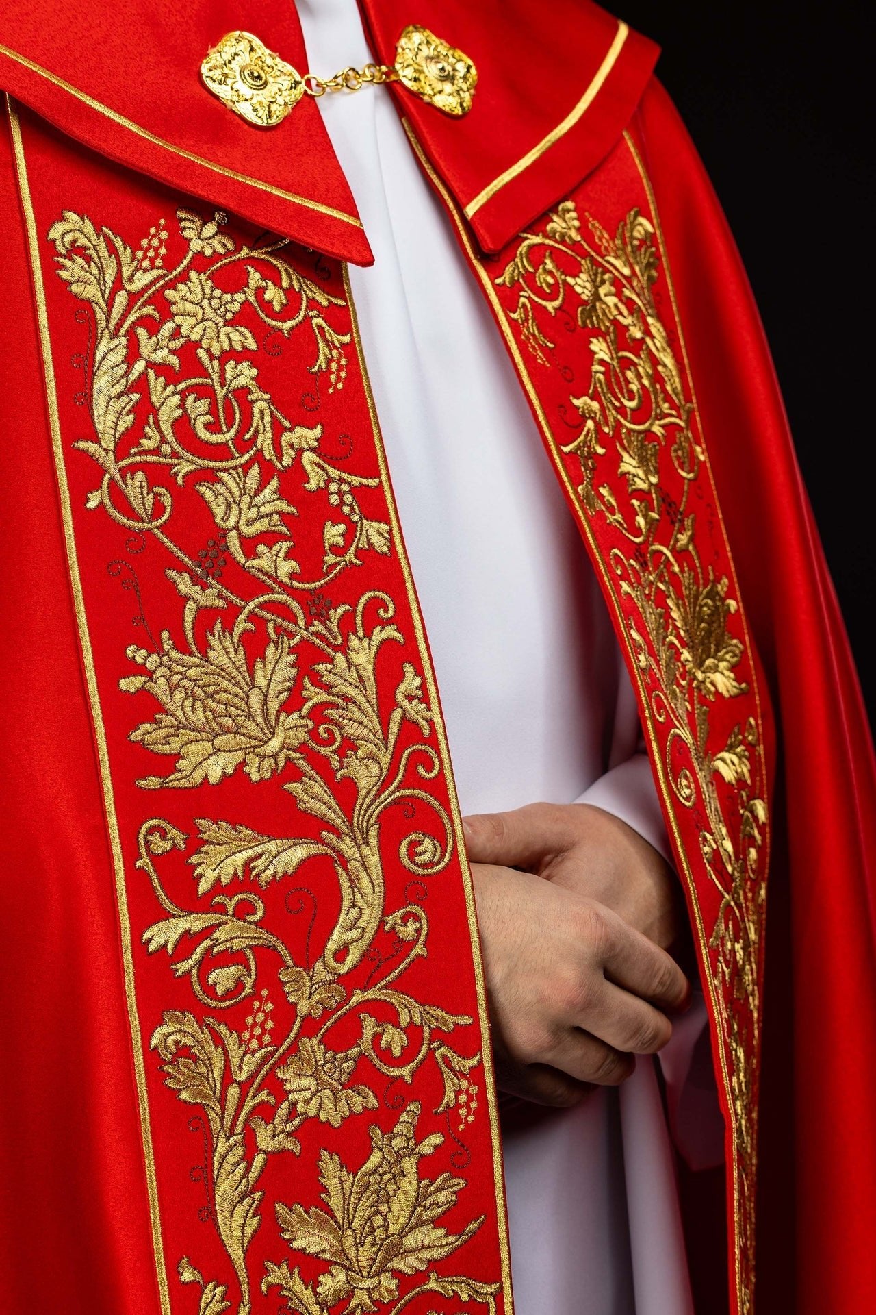 Kapa liturgiczna haftowana Kielich czerwona - SZATYLITURGICZNE.PL