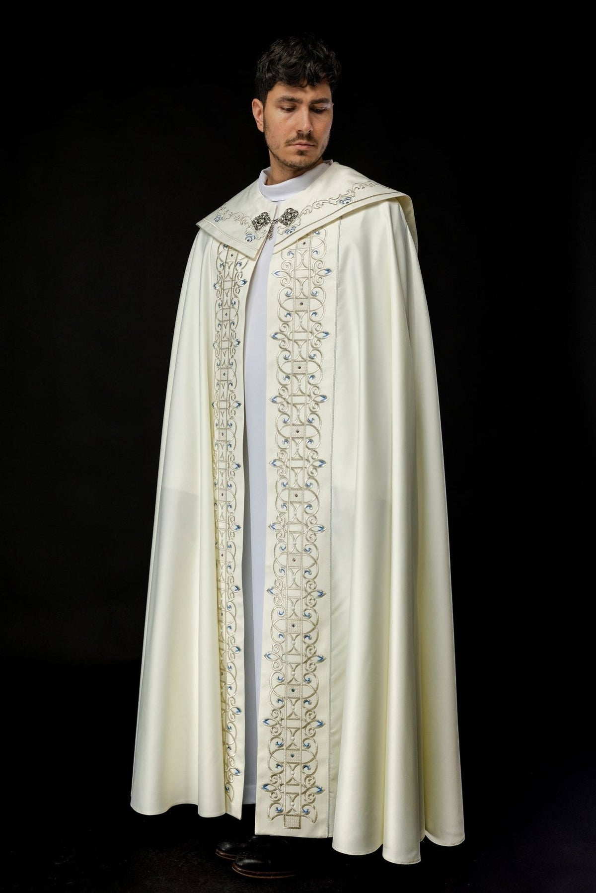 Kapa Liturgiczna Haftowana Z Symbolem Maryjnym - SZATYLITURGICZNE.PL