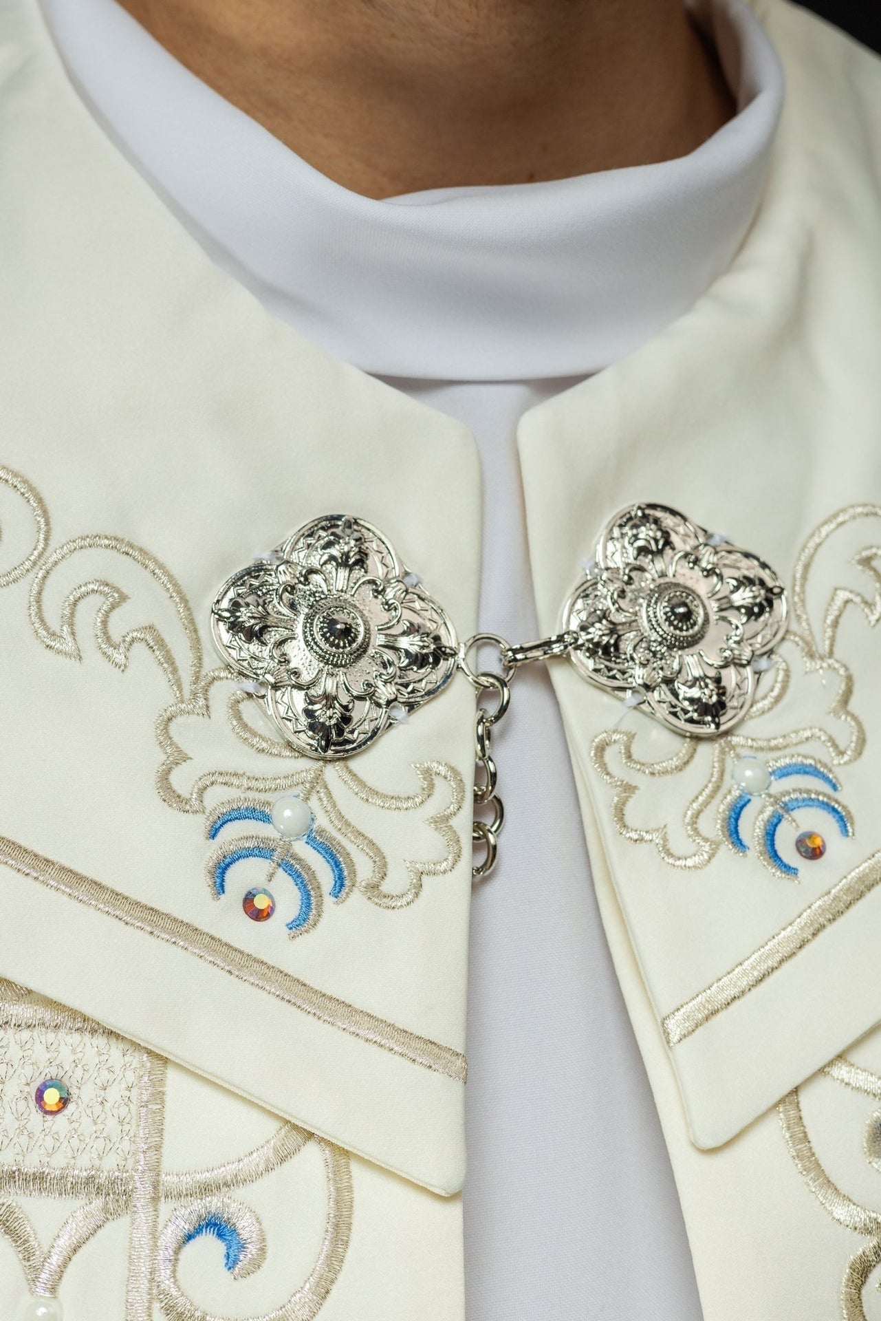 Kapa Liturgiczna Haftowana Z Symbolem Maryjnym - SZATYLITURGICZNE.PL