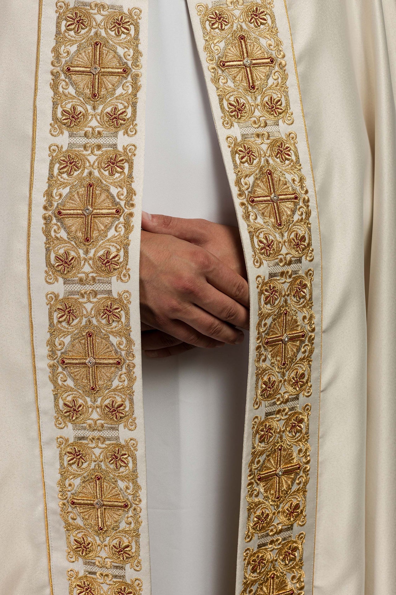 Kapa Liturgiczna Satynowa Złoty Haft IHS 150cm + Stuła - SZATYLITURGICZNE.PL