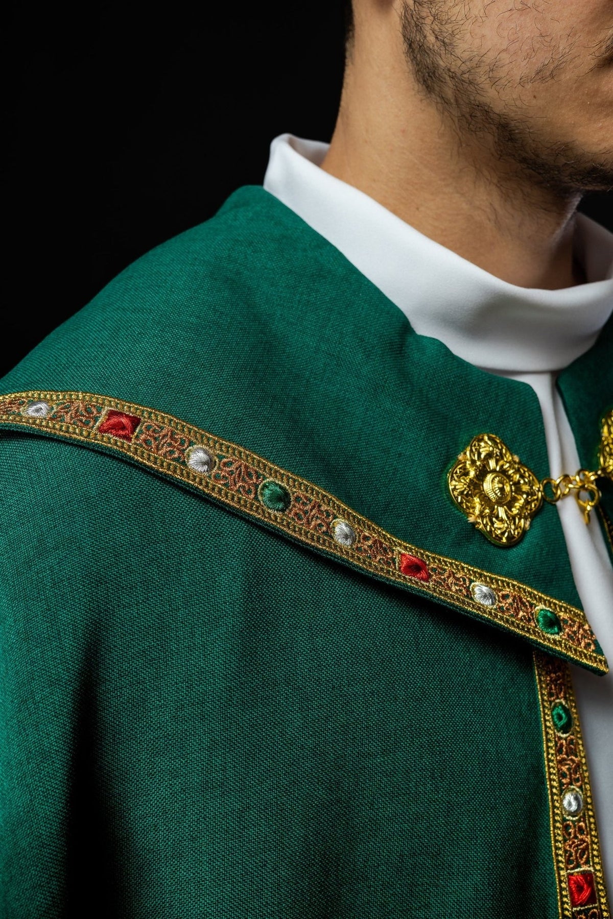 Kapa Liturgiczna Zielona z Haftem IHS - Satyna Nabłyszczana - SZATYLITURGICZNE.PL