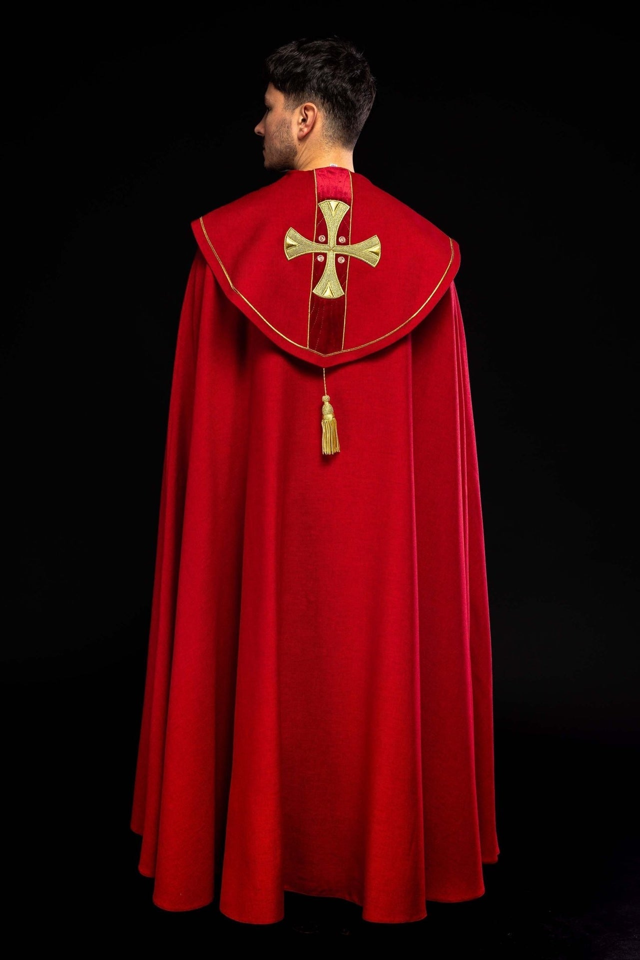 Kapa w haftowane złote krzyże z czerwonym aksamitem - SZATYLITURGICZNE.PL