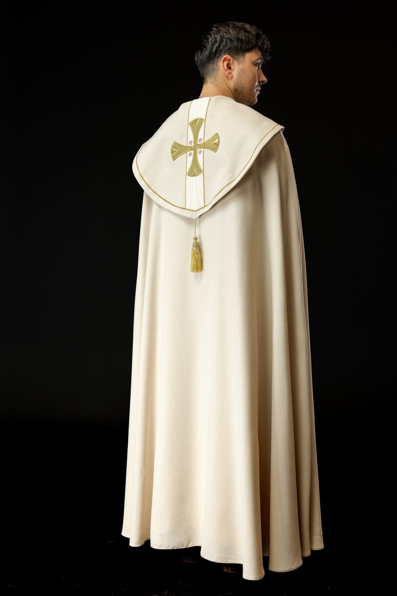 Kapa w haftowane złote krzyże z ecru aksamitem - SZATYLITURGICZNE.PL